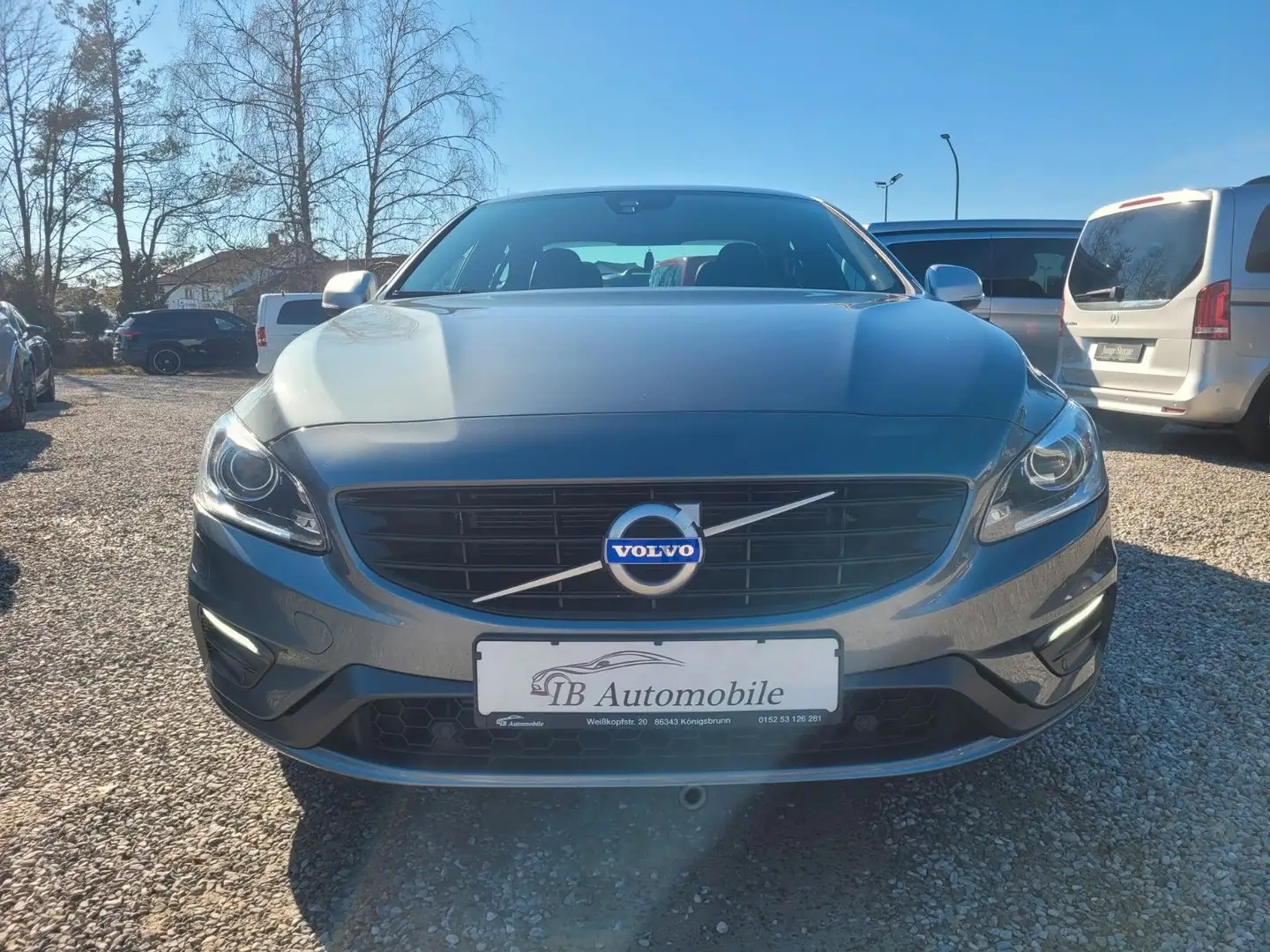 Volvo S60 Lim. Momentum AWD R DESIGN *1.Hand*R.Kamera Grau - 2