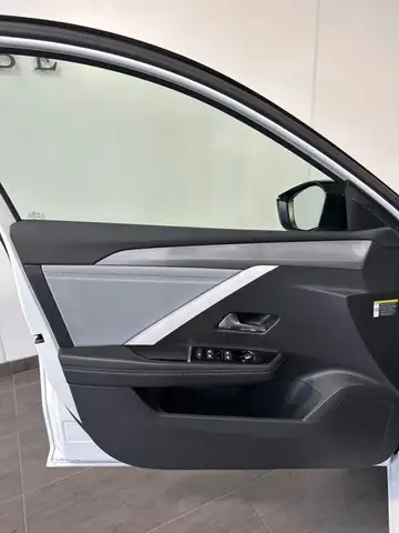 Opel Astra view 7