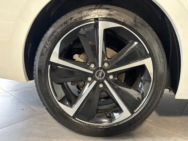 Opel Astra view 3