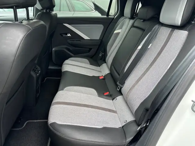 Opel Astra view 11