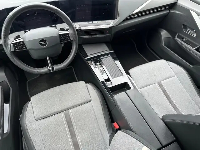 Opel Astra view 12