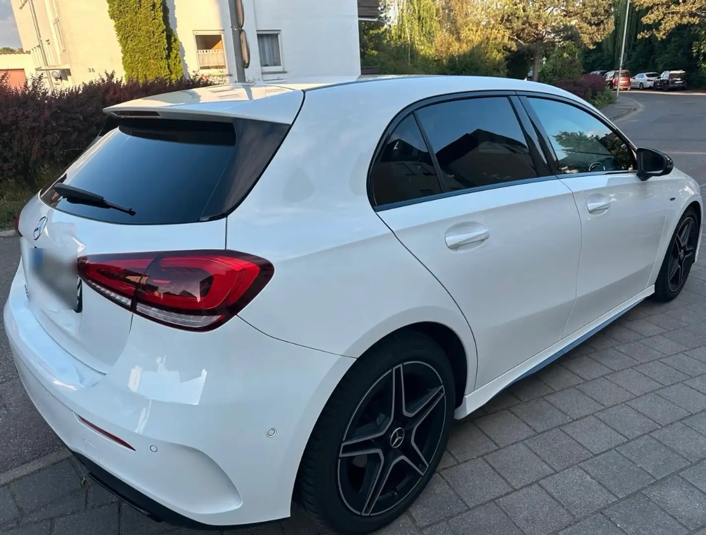 Mercedes-Benz A 200 A 200 4Matic 8G-DCT AMG Line Weiß - 2