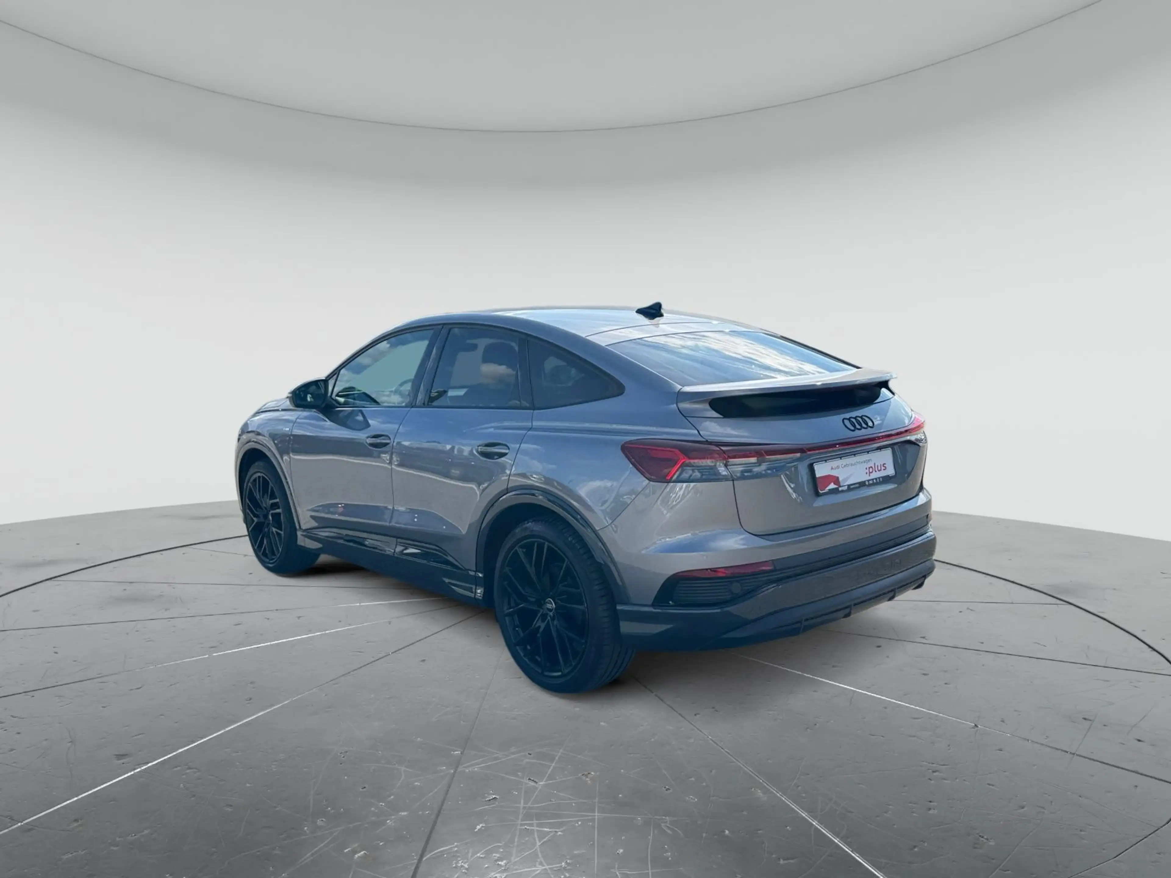 Audi Q4 e-tron 40, S LINE/MATRIX/KAM/AHK/VI — photo 3