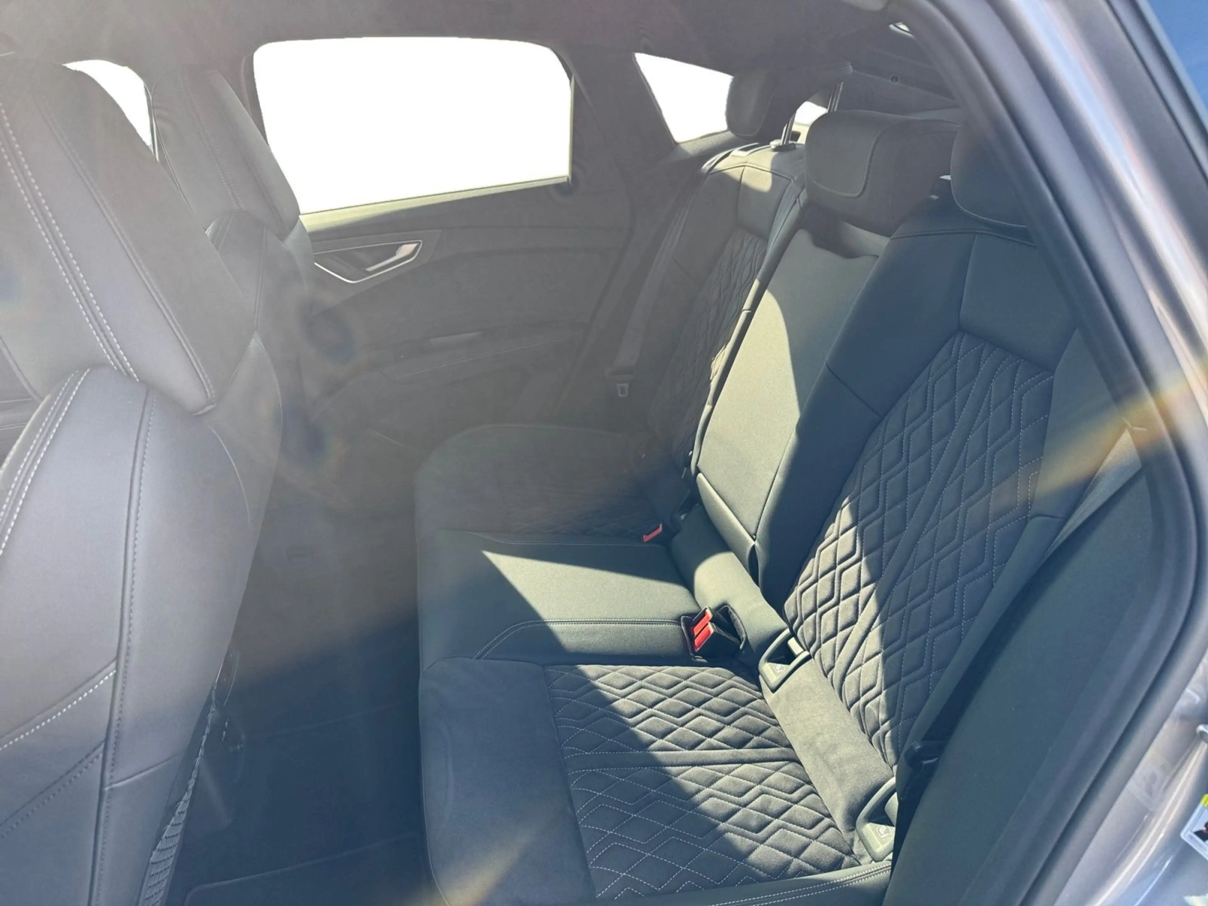 Audi Q4 e-tron 40, S LINE/MATRIX/KAM/AHK/VI — photo 10