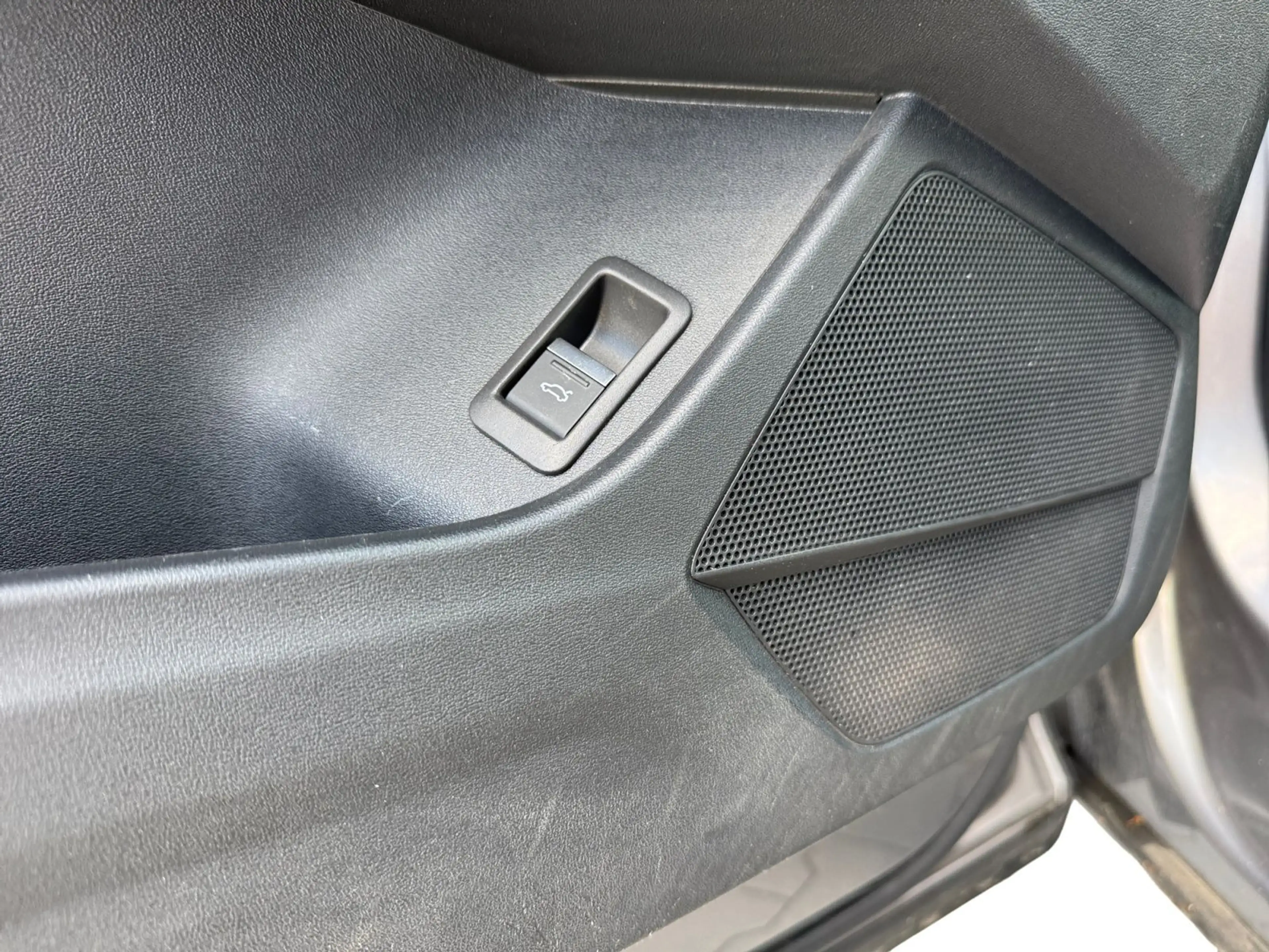 Audi Q4 e-tron 40, S LINE/MATRIX/KAM/AHK/VI — photo 11