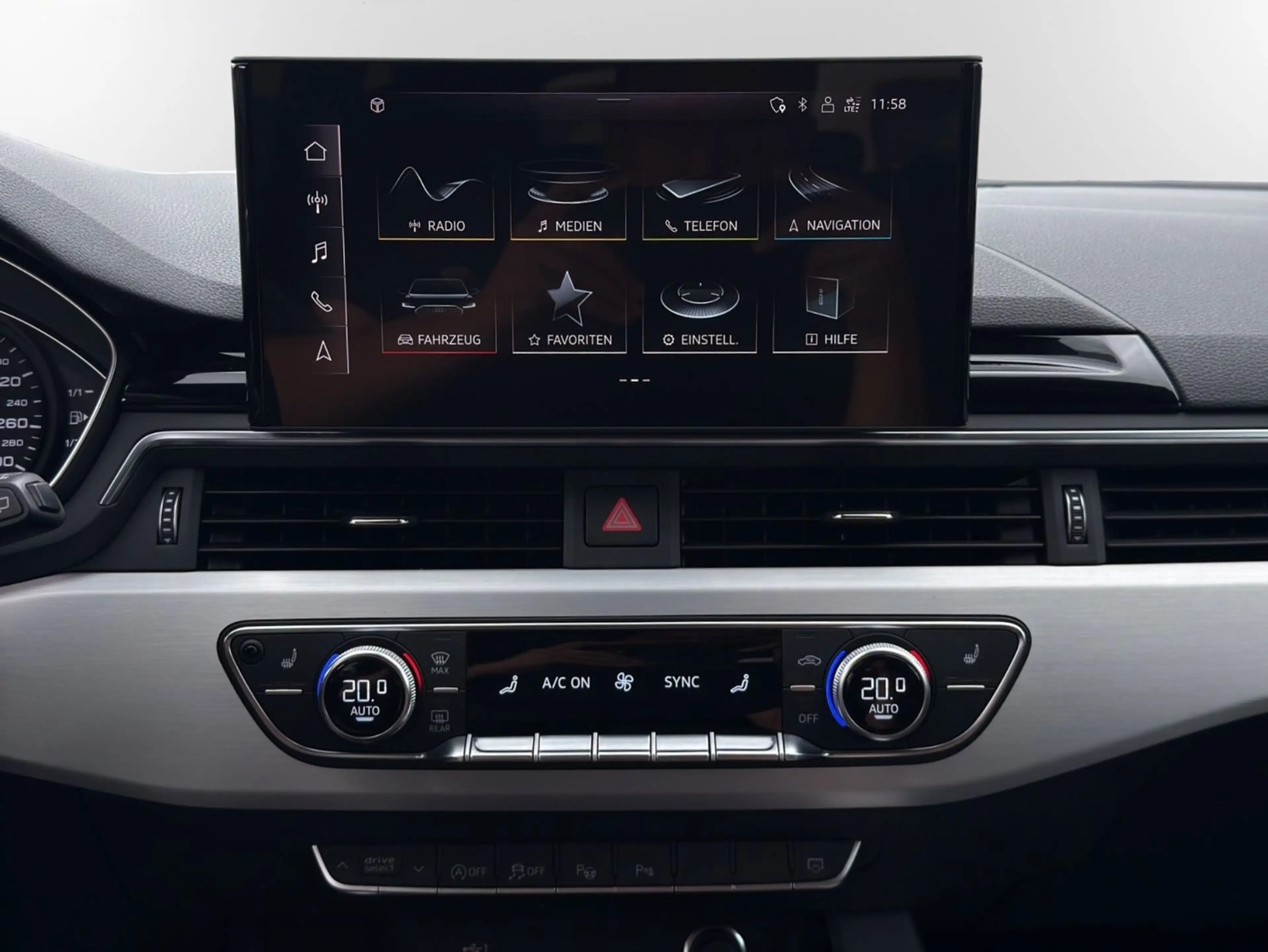 Audi A4 Avant 40 TFSI quattro S line competition plus — photo 15