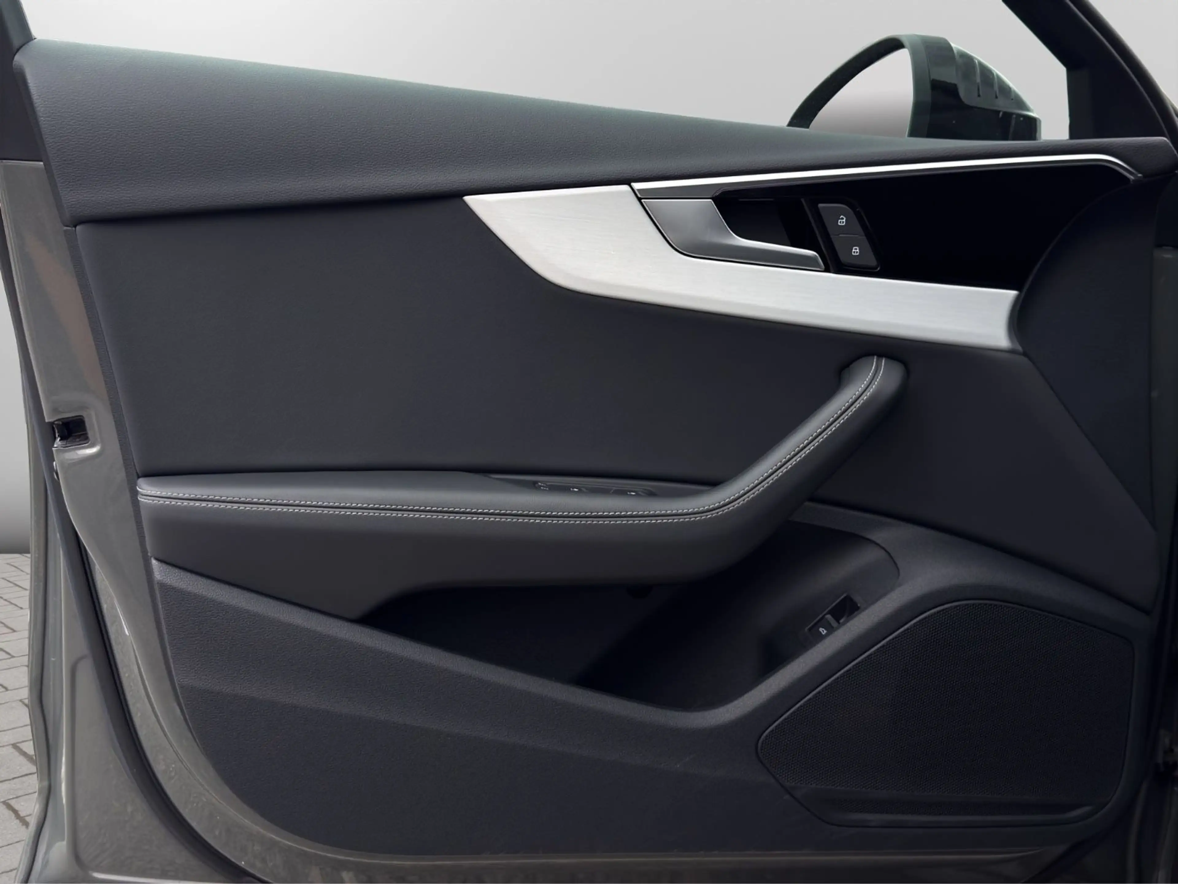 Audi A4 Avant 40 TFSI quattro S line competition plus — photo 14