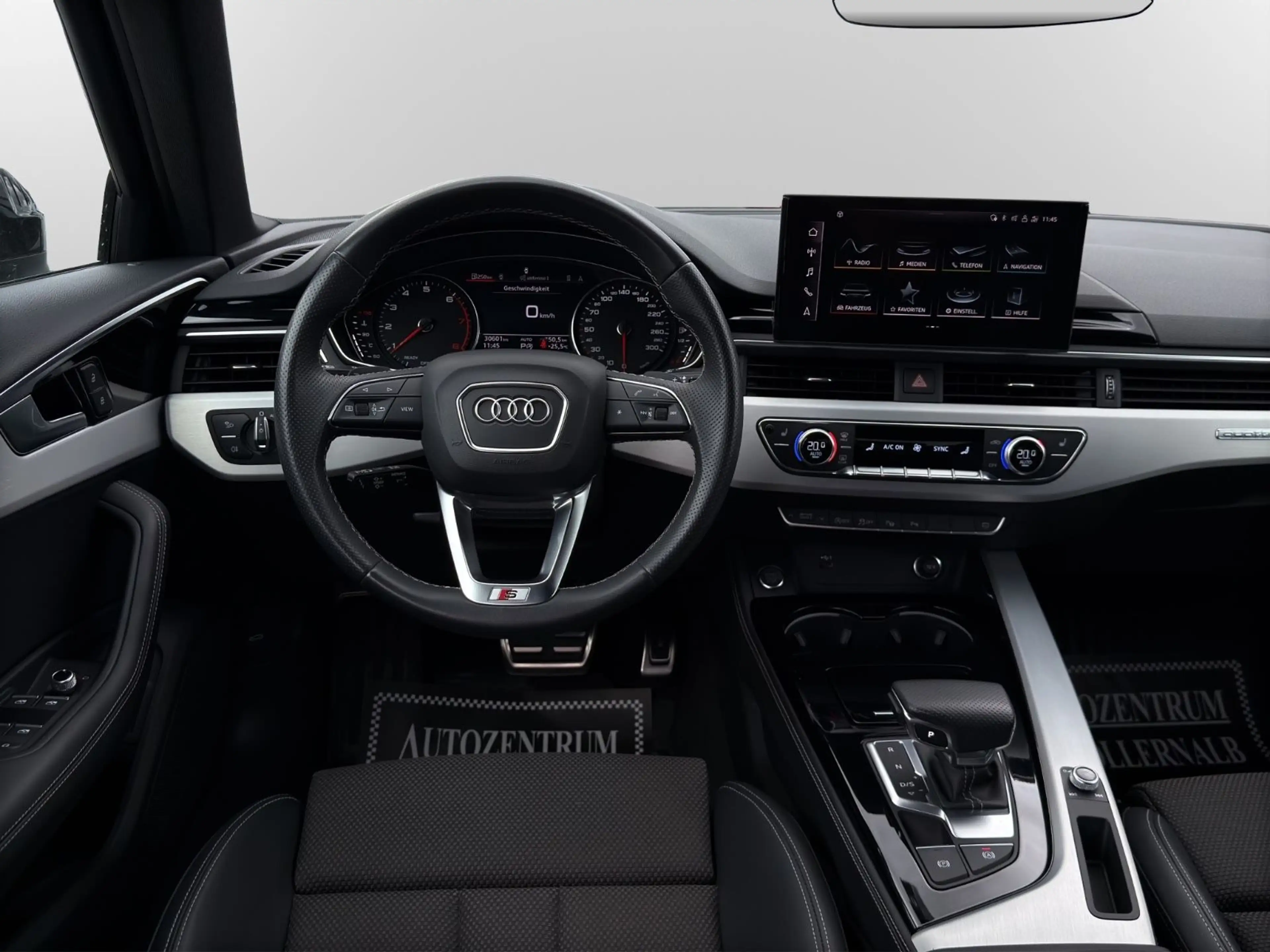 Audi A4 Avant 40 TFSI quattro S line competition plus — photo 13