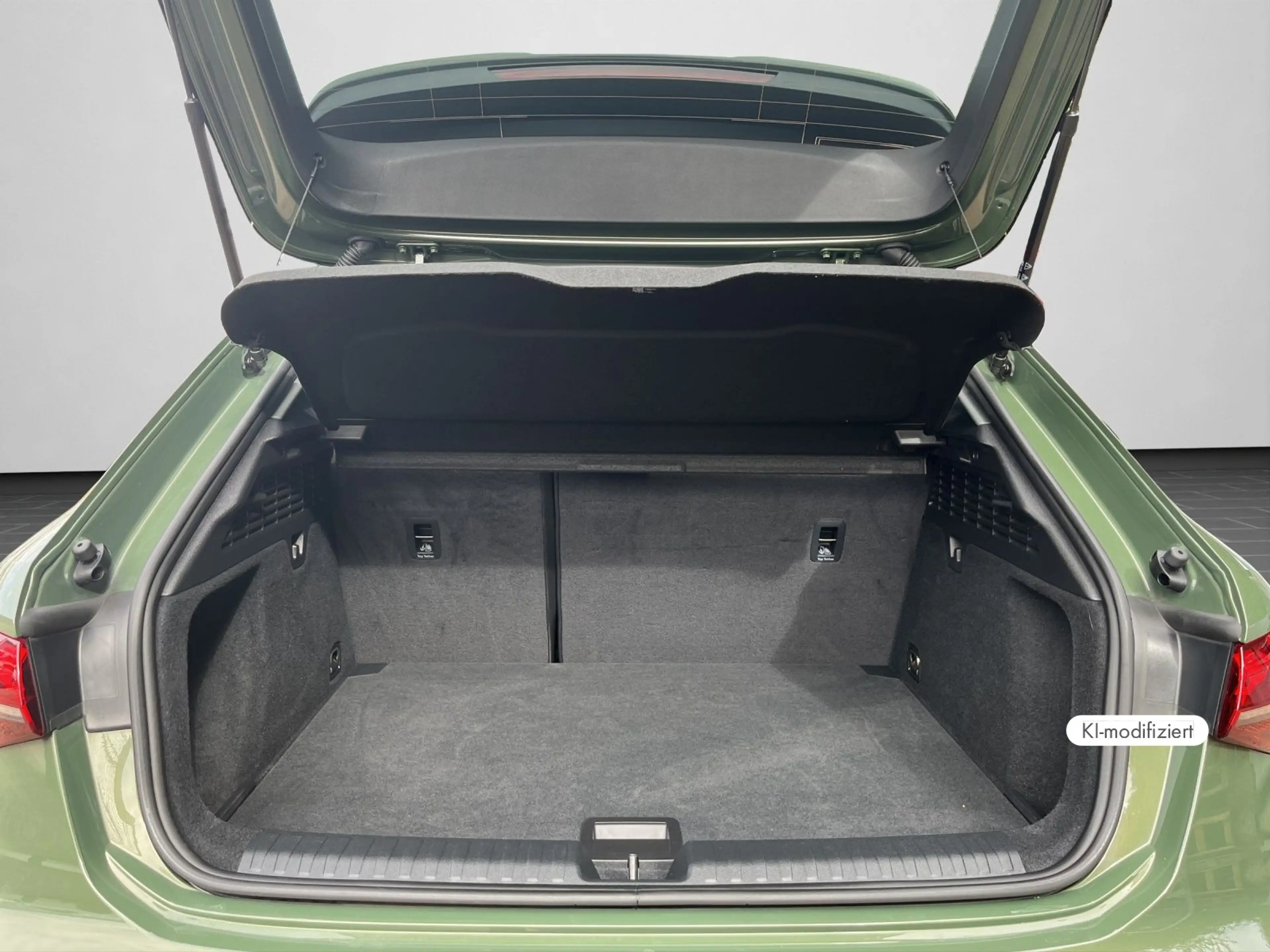 Audi A3 S line 30 TFSI S tronic SHZ RFK LED — photo 15