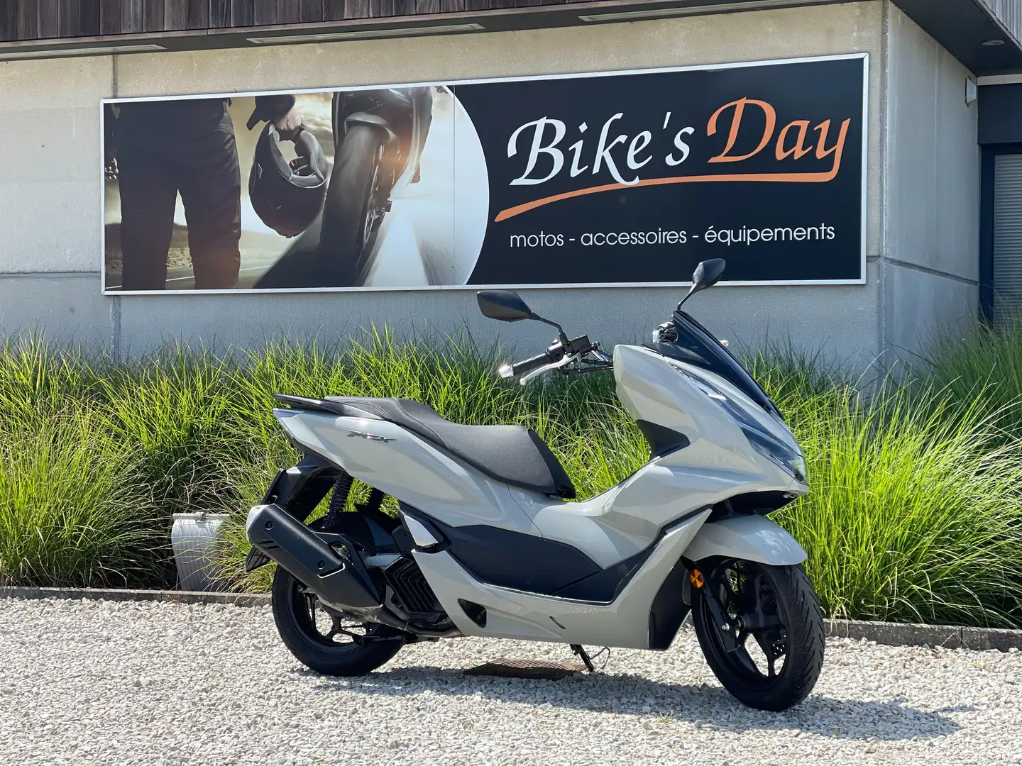 Honda PCX 125 Grey - 1