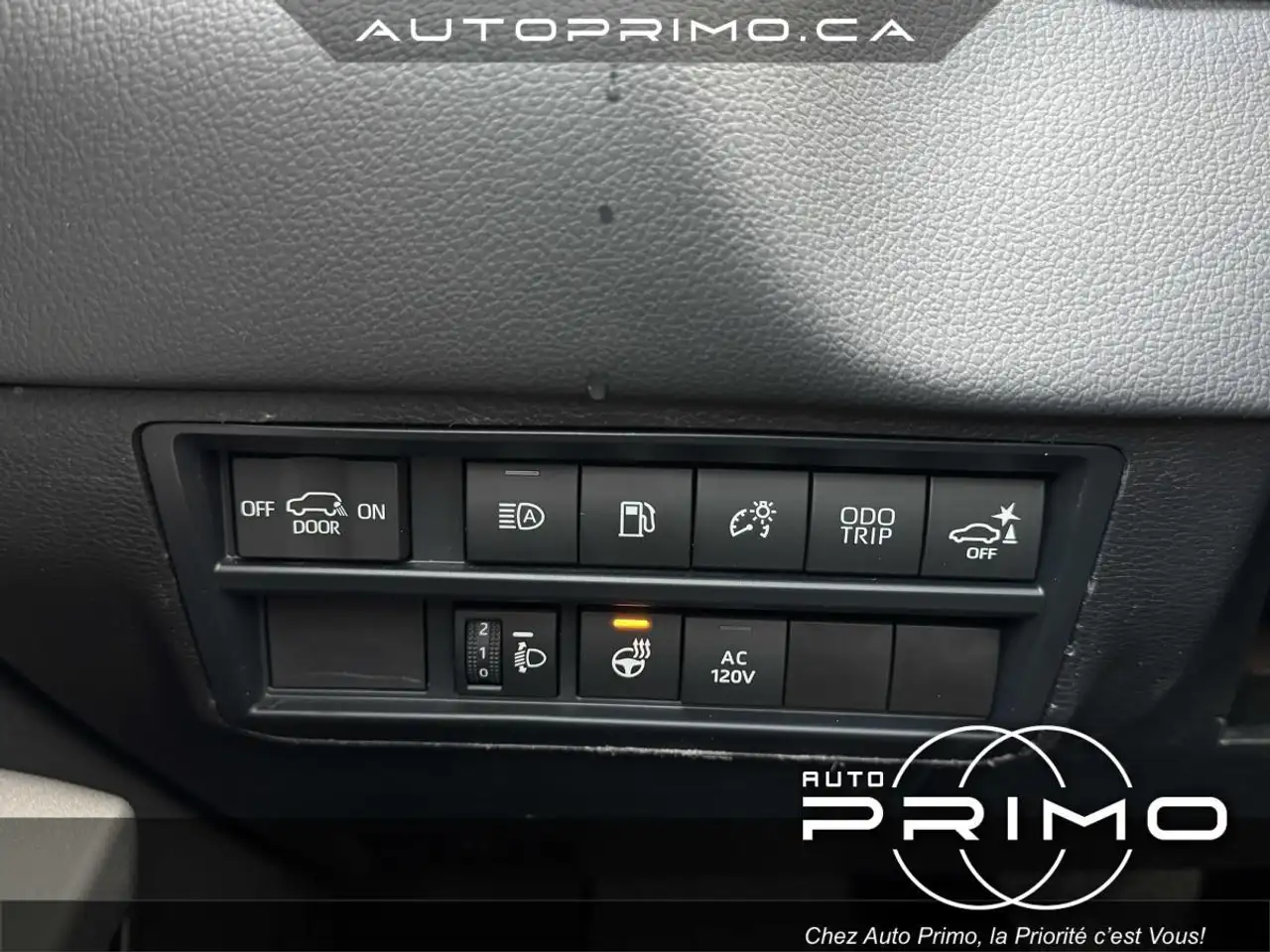 Toyota Sequoia снимка Toyota Sequoia