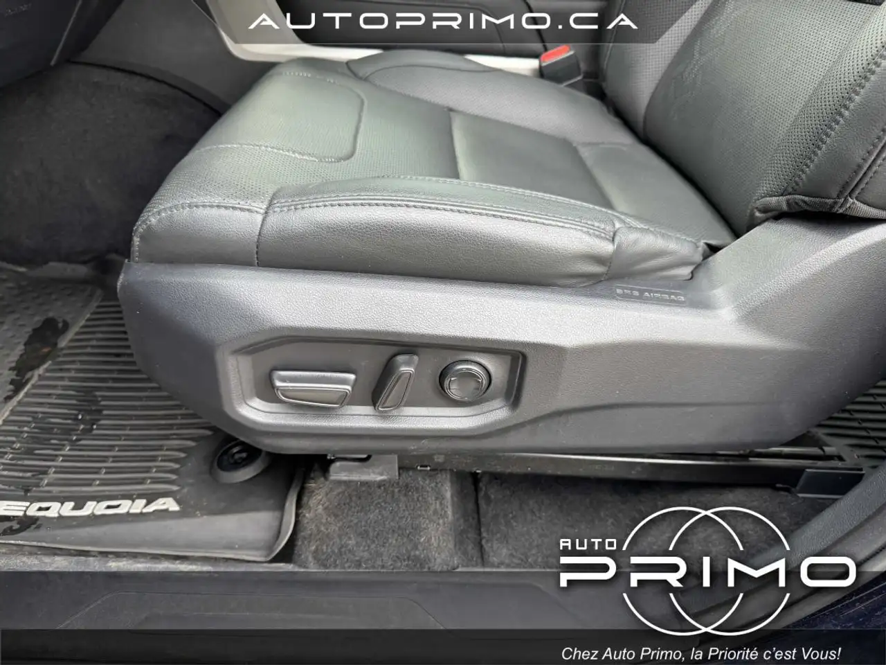 Toyota Sequoia снимка Toyota Sequoia