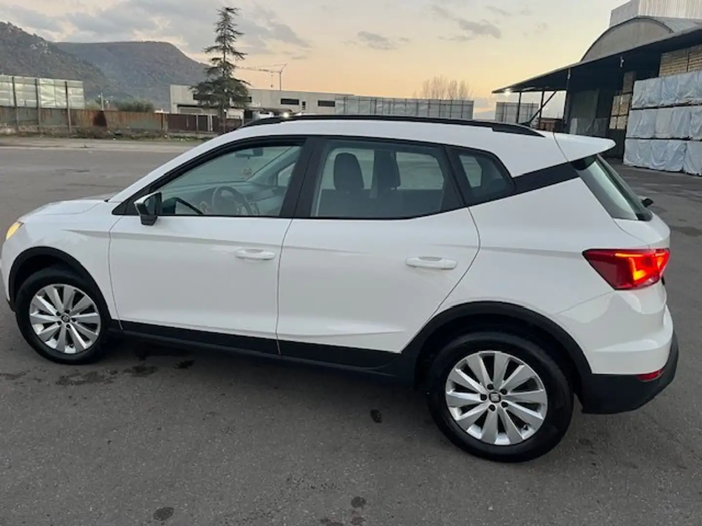SEAT Arona Arona 1.6 tdi Style 95cv Blanc - 1