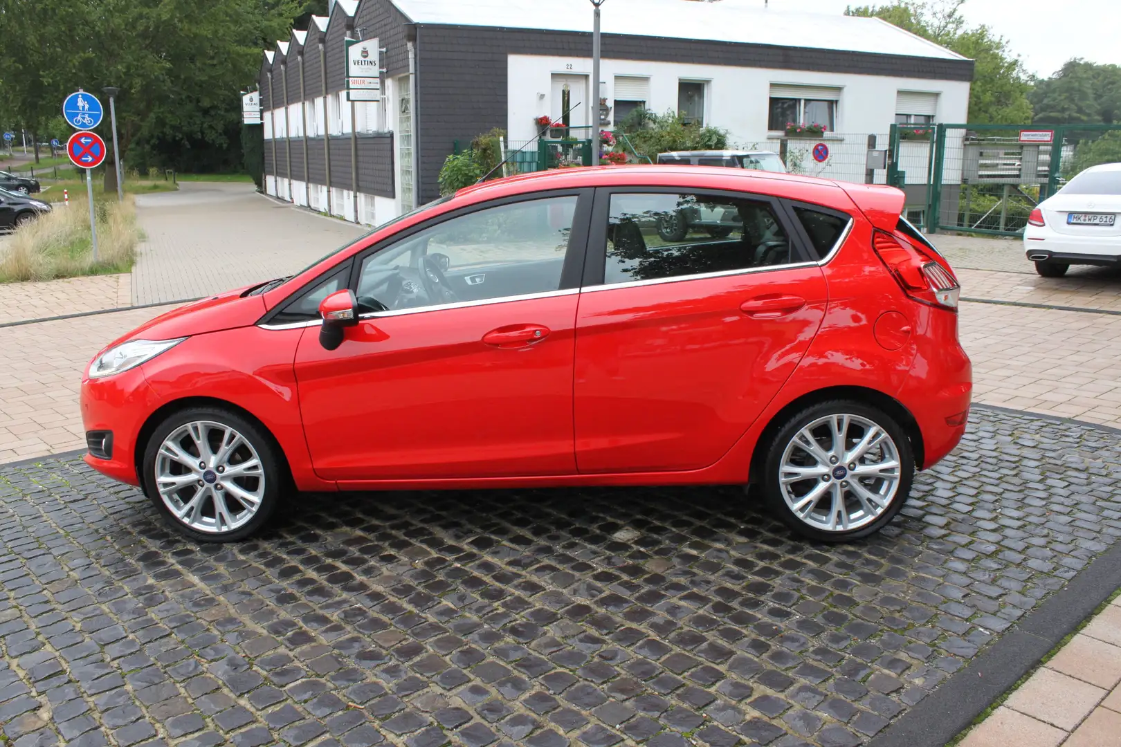 Ford Fiesta 1.0 EcoBoost Start-Stop Titanium/Klima/Leder. Rot - 1
