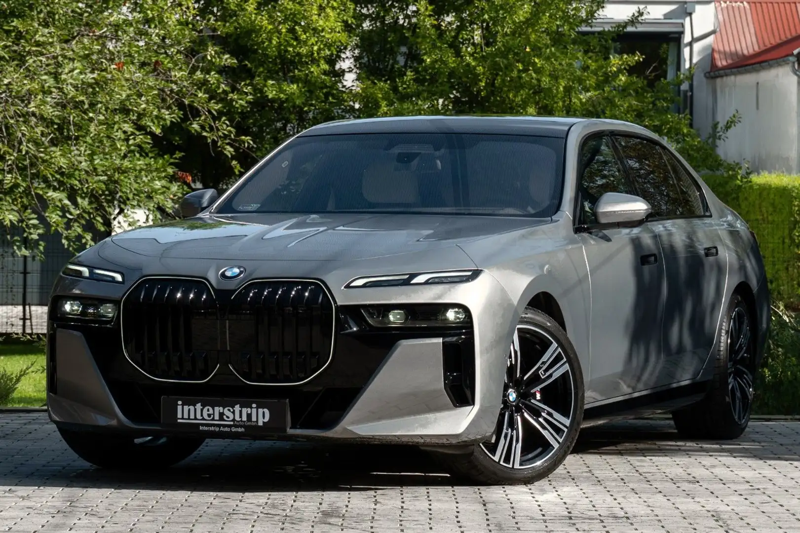 BMW 740 d M SPORT.MASSAGE.SKY.B&W.INDIVIDUAL.5/100 Grau - 1