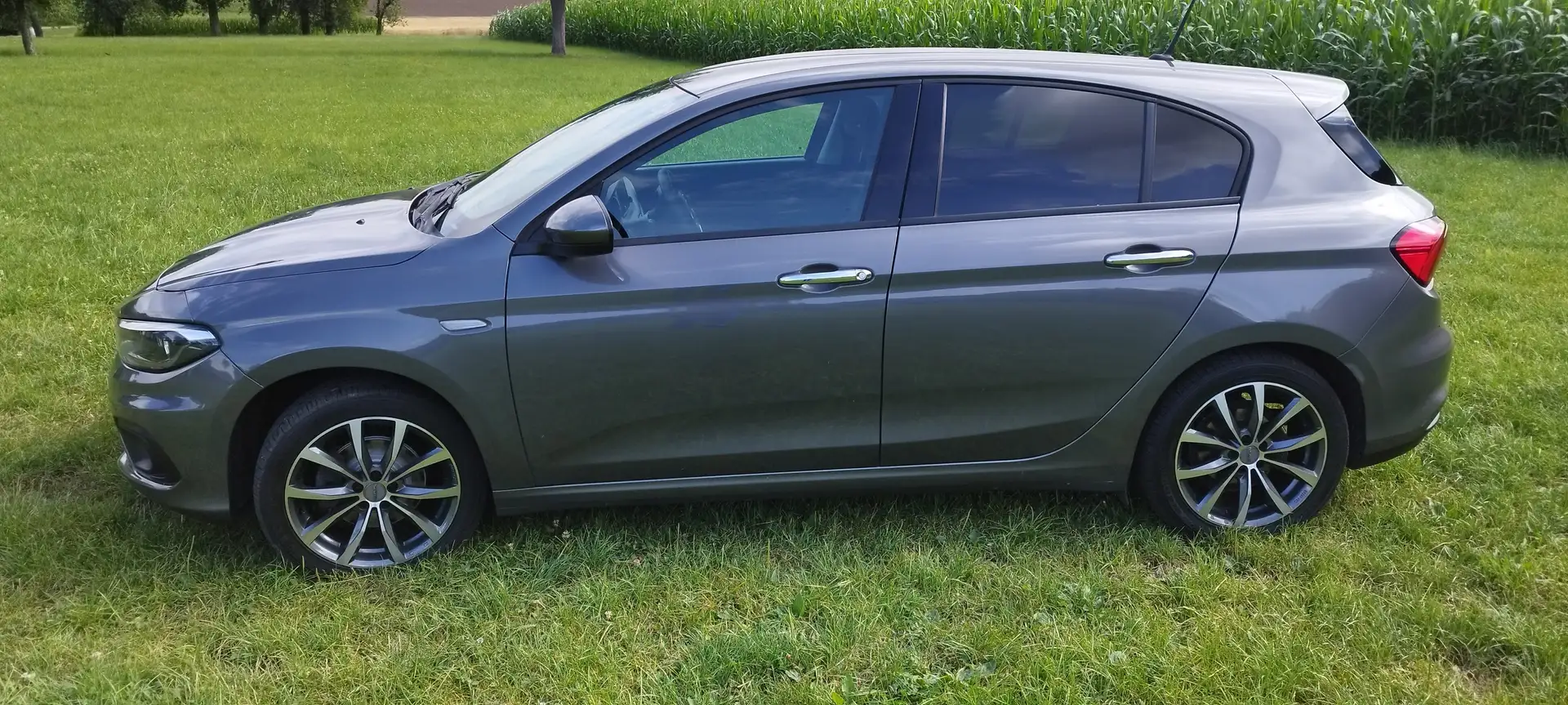 Fiat Tipo Tipo 1,6 MultiJet II 120 Lounge Lounge Grau - 2