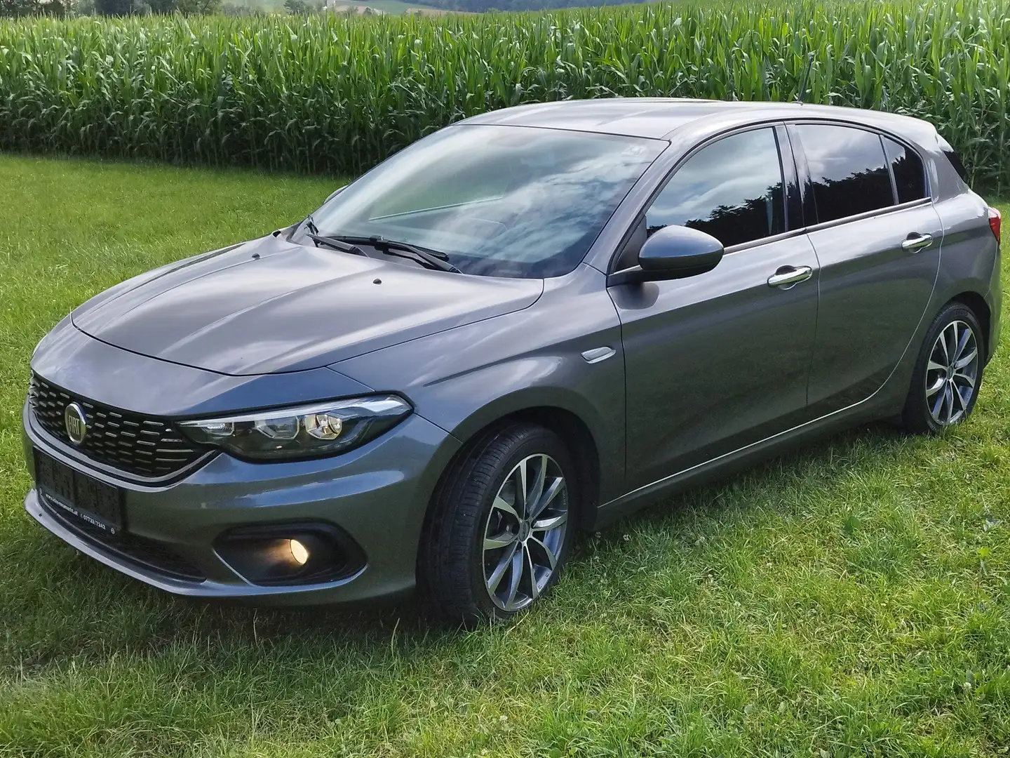 Fiat Tipo Tipo 1,6 MultiJet II 120 Lounge Lounge Grau - 1