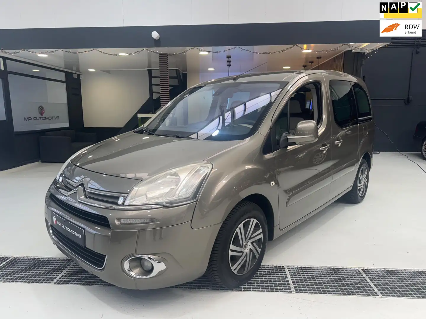 Citroen Berlingo 1.6 e-HDi Tendance 7P|Climate|Cruise|PDC|Trekhaak| Bruin - 1