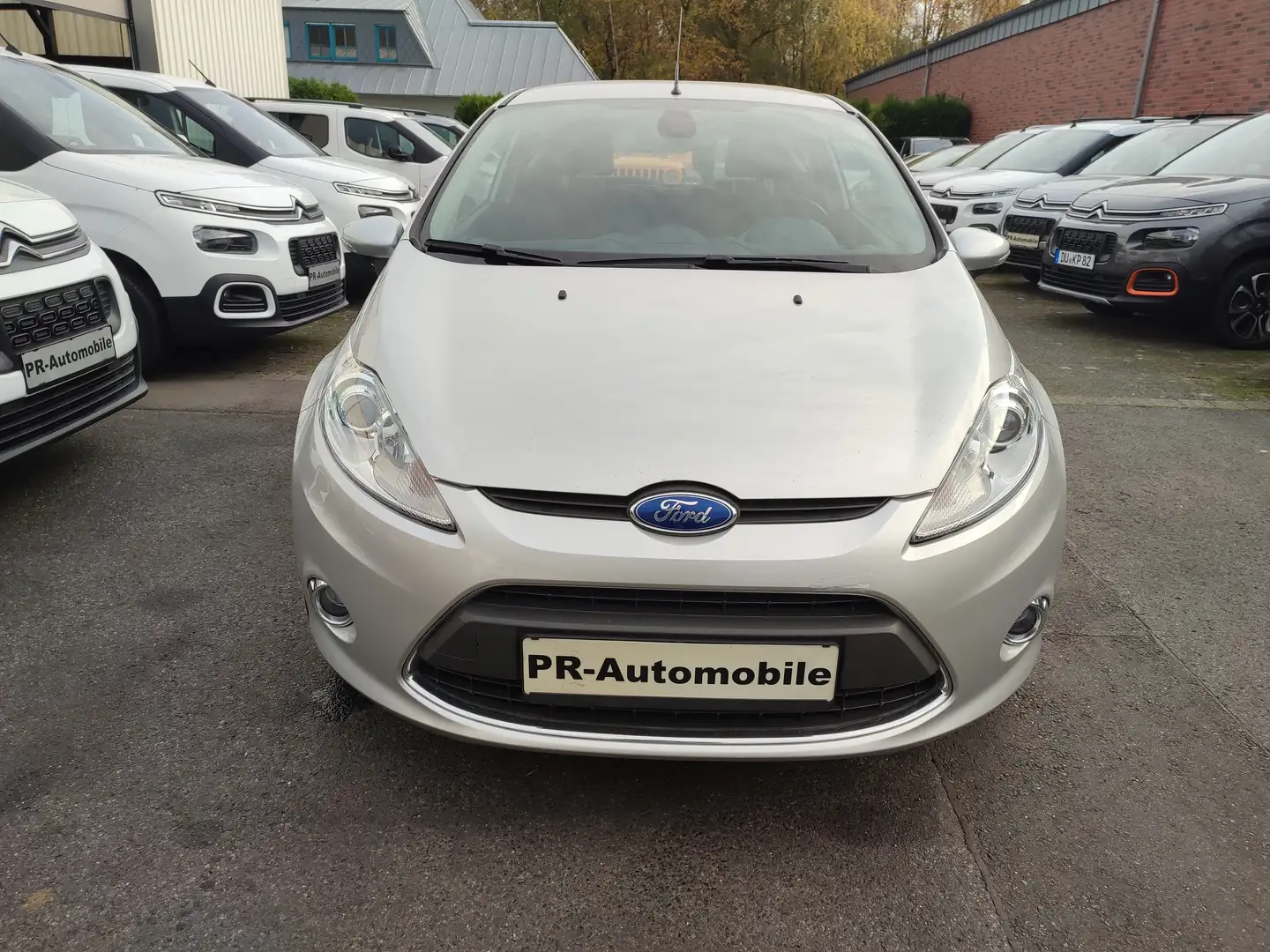 Ford Fiesta Titanium Klima/Alufelgen/Zahnriemen neu Silber - 2