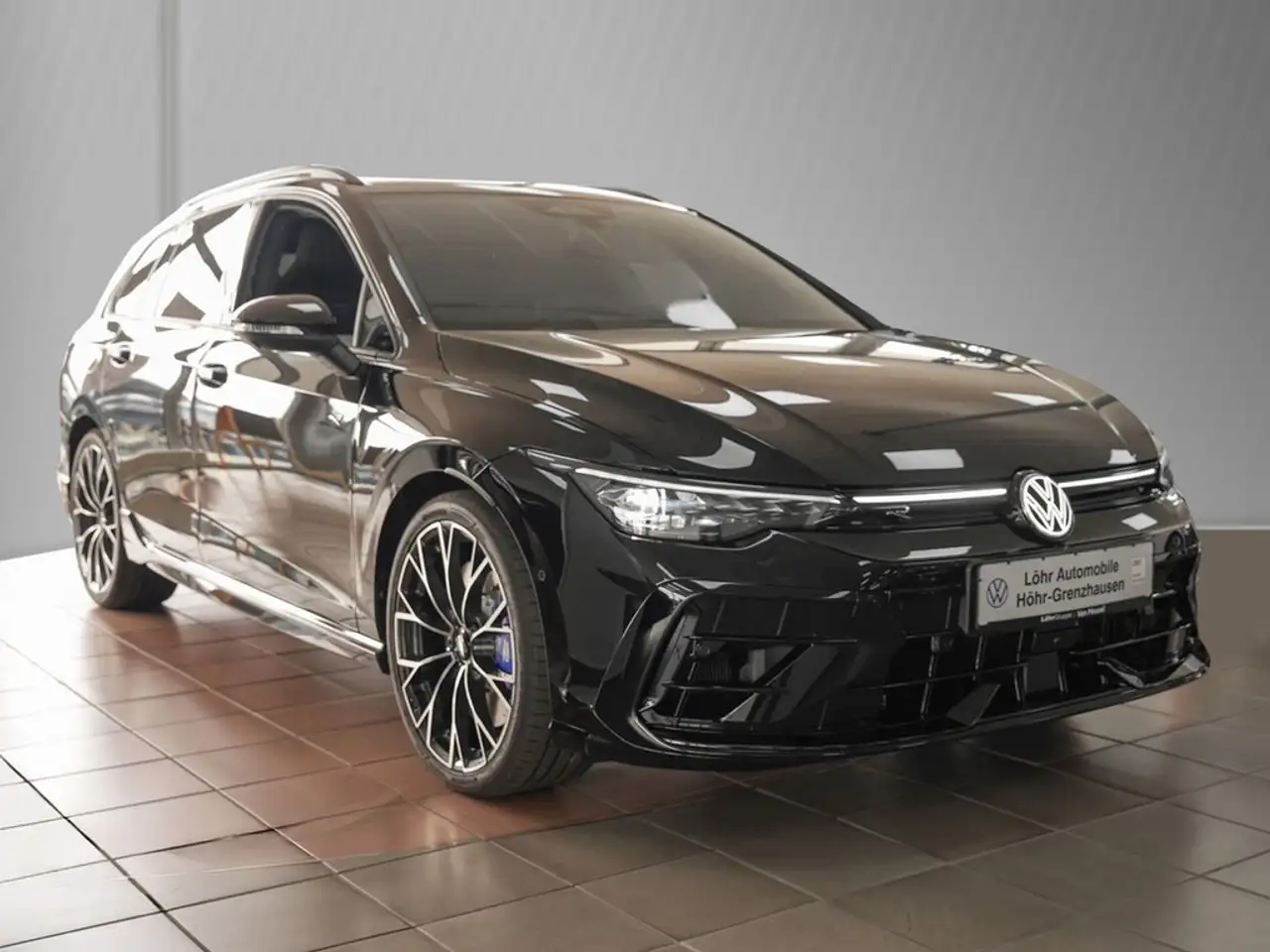 Volkswagen Golf VIII Variant R 2.0 TSI 245 kW 4Motion R 3