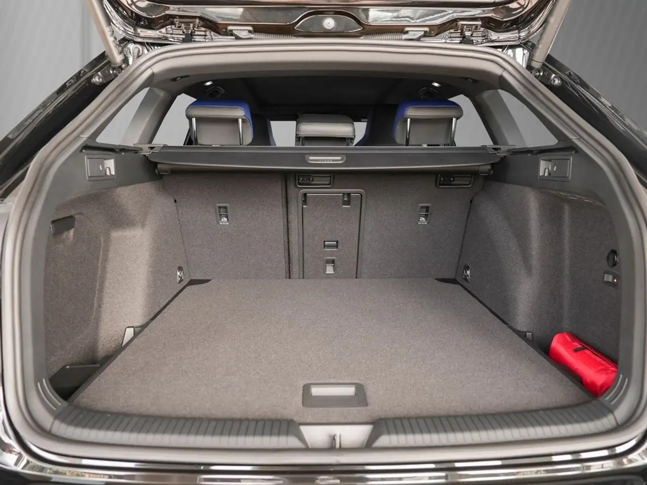 Volkswagen Golf VIII Variant R 2.0 TSI 245 kW 4Motion R 6
