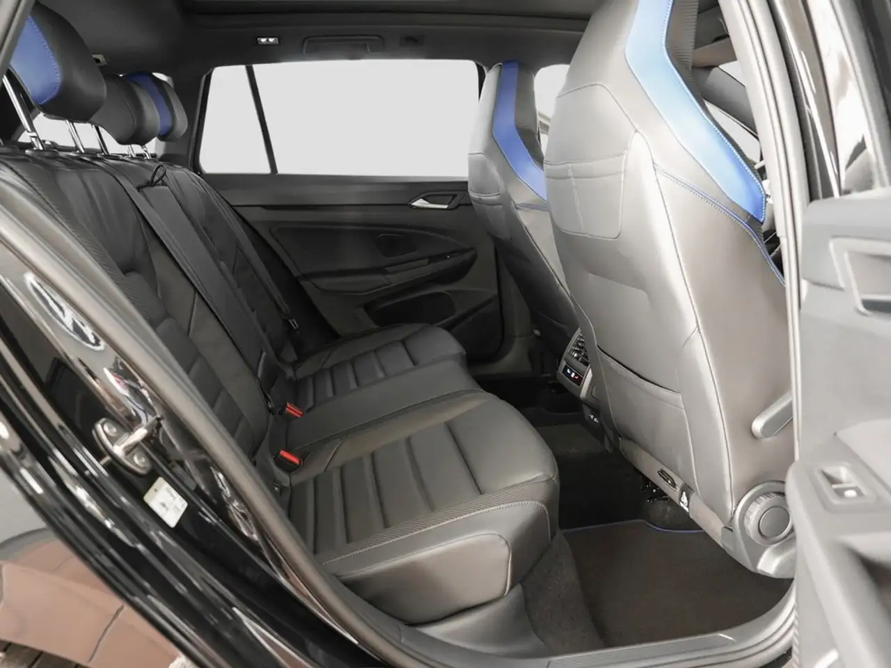Volkswagen Golf VIII Variant R 2.0 TSI 245 kW 4Motion R 10