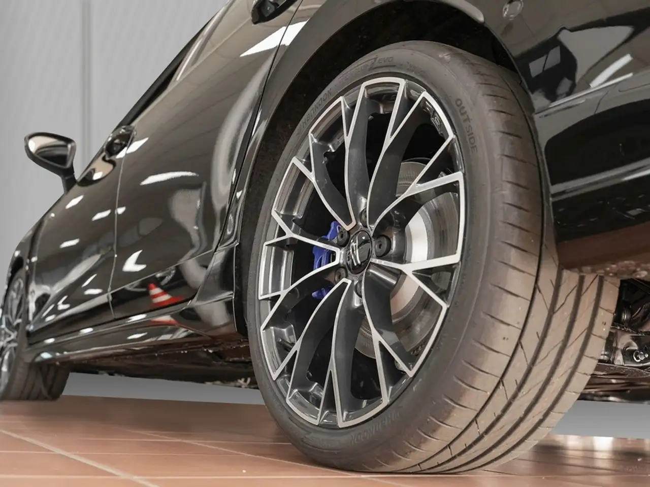 Volkswagen Golf VIII Variant R 2.0 TSI 245 kW 4Motion R 5