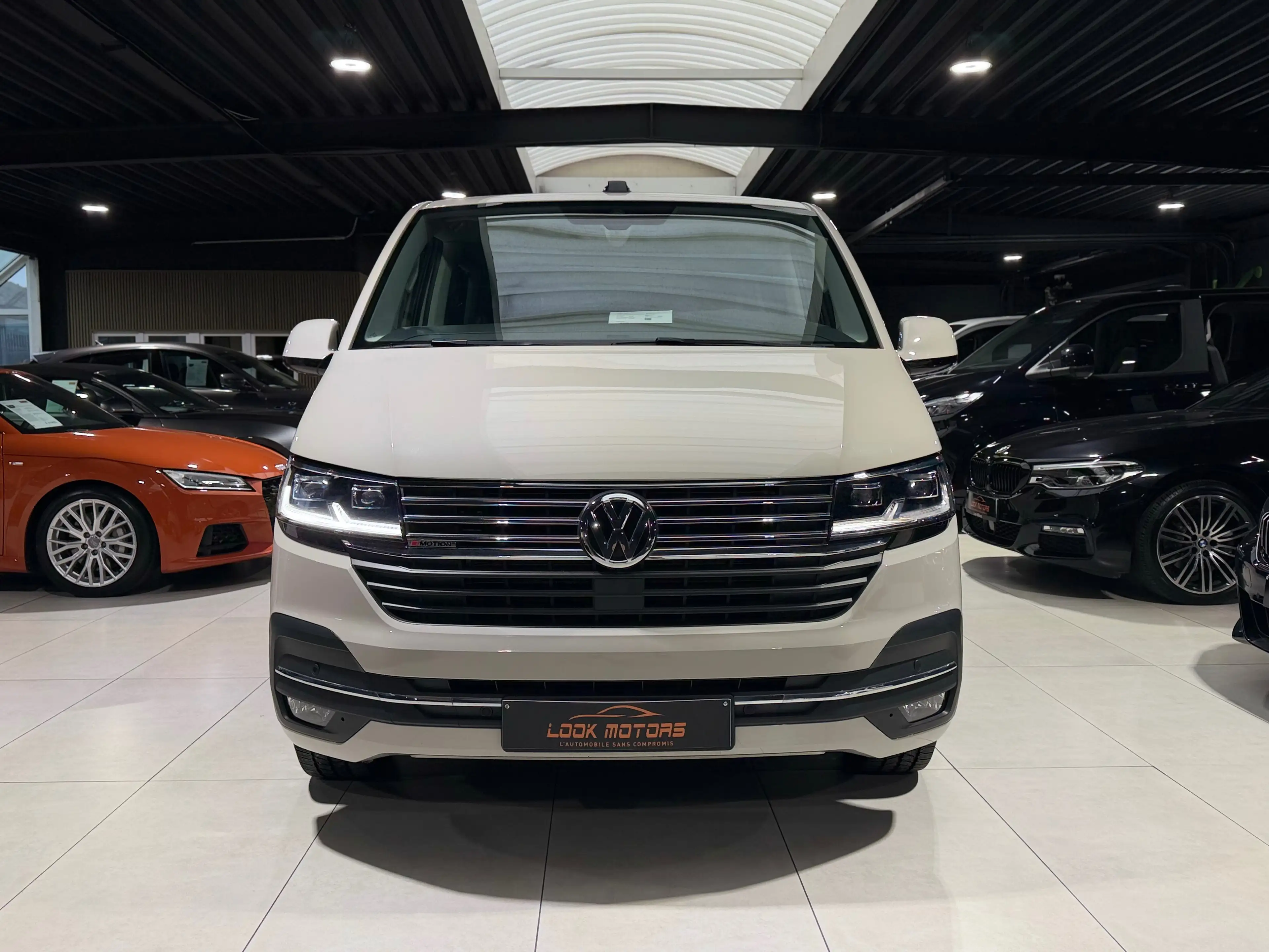 Volkswagen T6.1 Multivan 2.0 TDi 4Motion Highline DSG 7 PLACES DISTRONIC COCKPIT CAMERA LED 53 HERBIE FULL FULL OPTIONS — photo 2