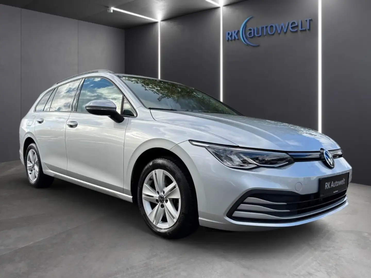 Volkswagen Golf Variant VIII Life 2.0 TDI DSG LED Navi AHK Sitzheizung Silber - 2