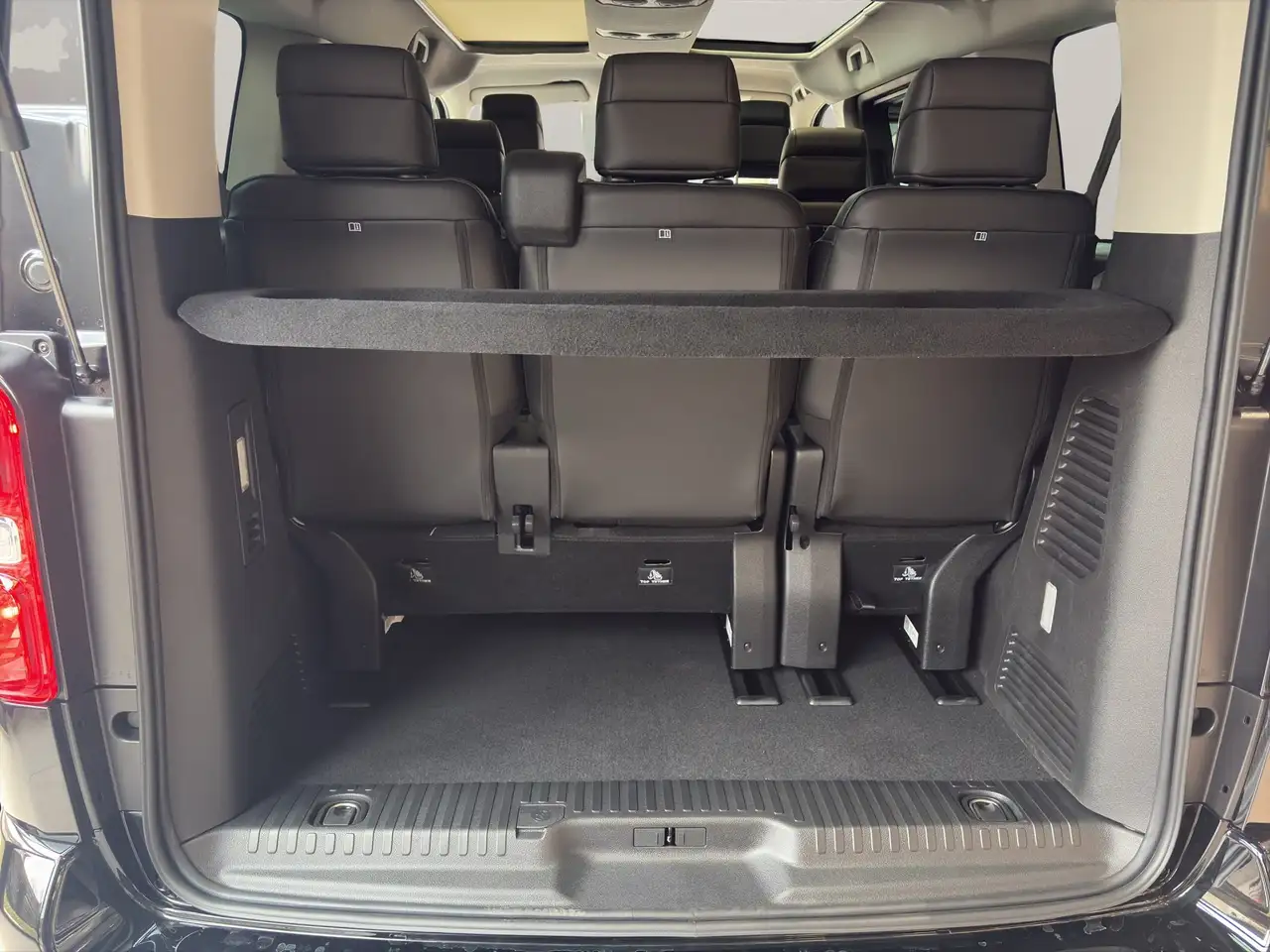 Peugeot Traveller 2.2 Diesel 180 L2 Active LED+Navi+SHZ 17