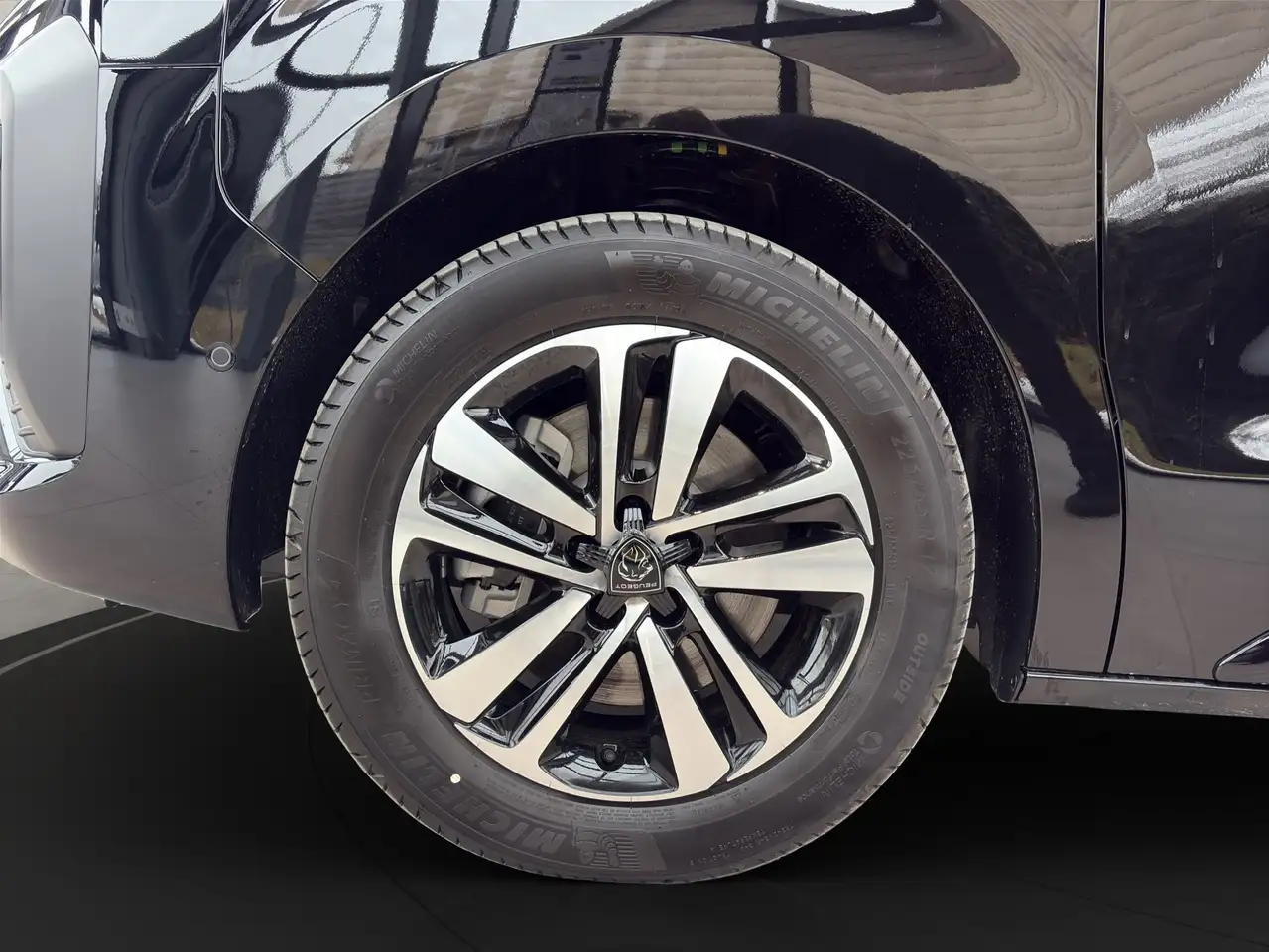 Peugeot Traveller 2.2 Diesel 180 L2 Active LED+Navi+SHZ 18