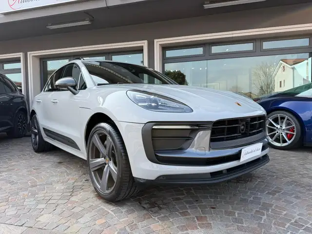 Porsche Macan view 2