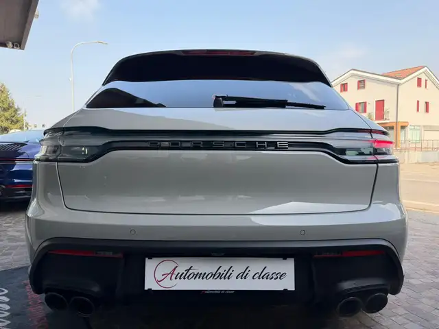 Porsche Macan view 10
