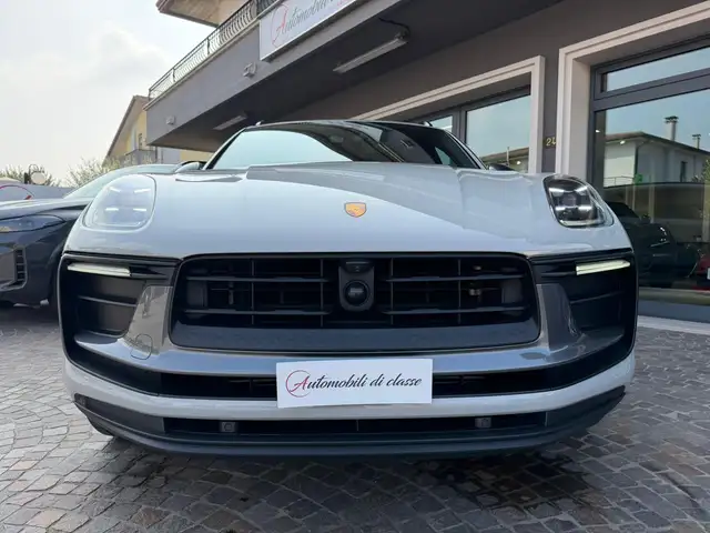 Porsche Macan view 6