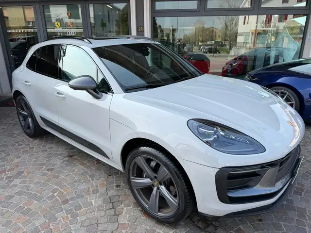 Porsche Macan view 5