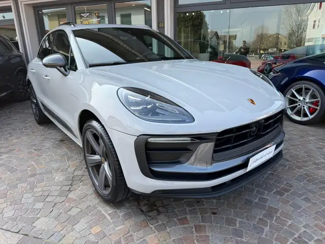 Porsche Macan view 7