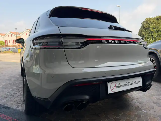 Porsche Macan view 11