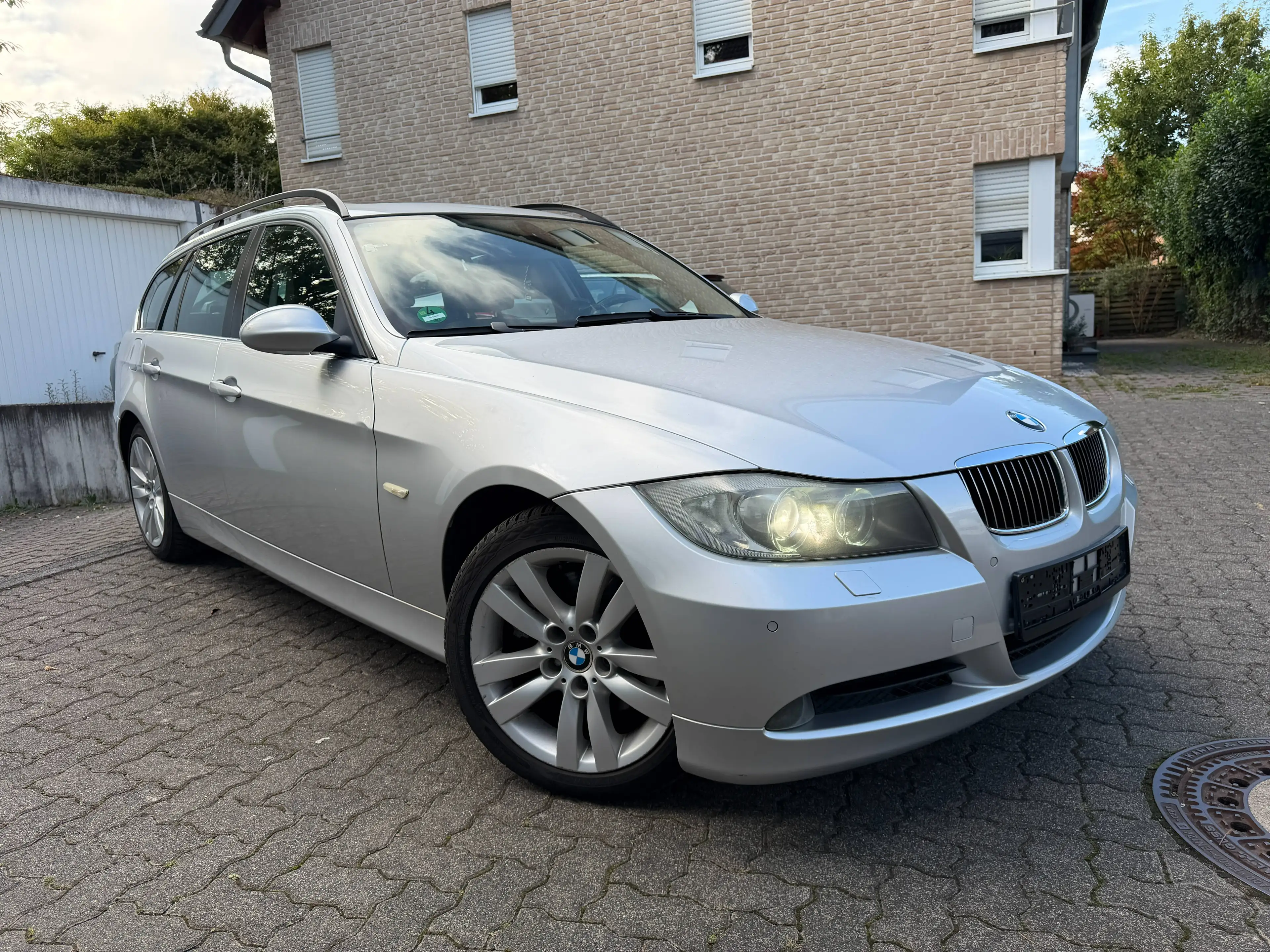 BMW 325 325 i xDrive*Panorama*Teilleder*TÜV&ServiceNEU*ReifenNEU*Xenon — photo 4