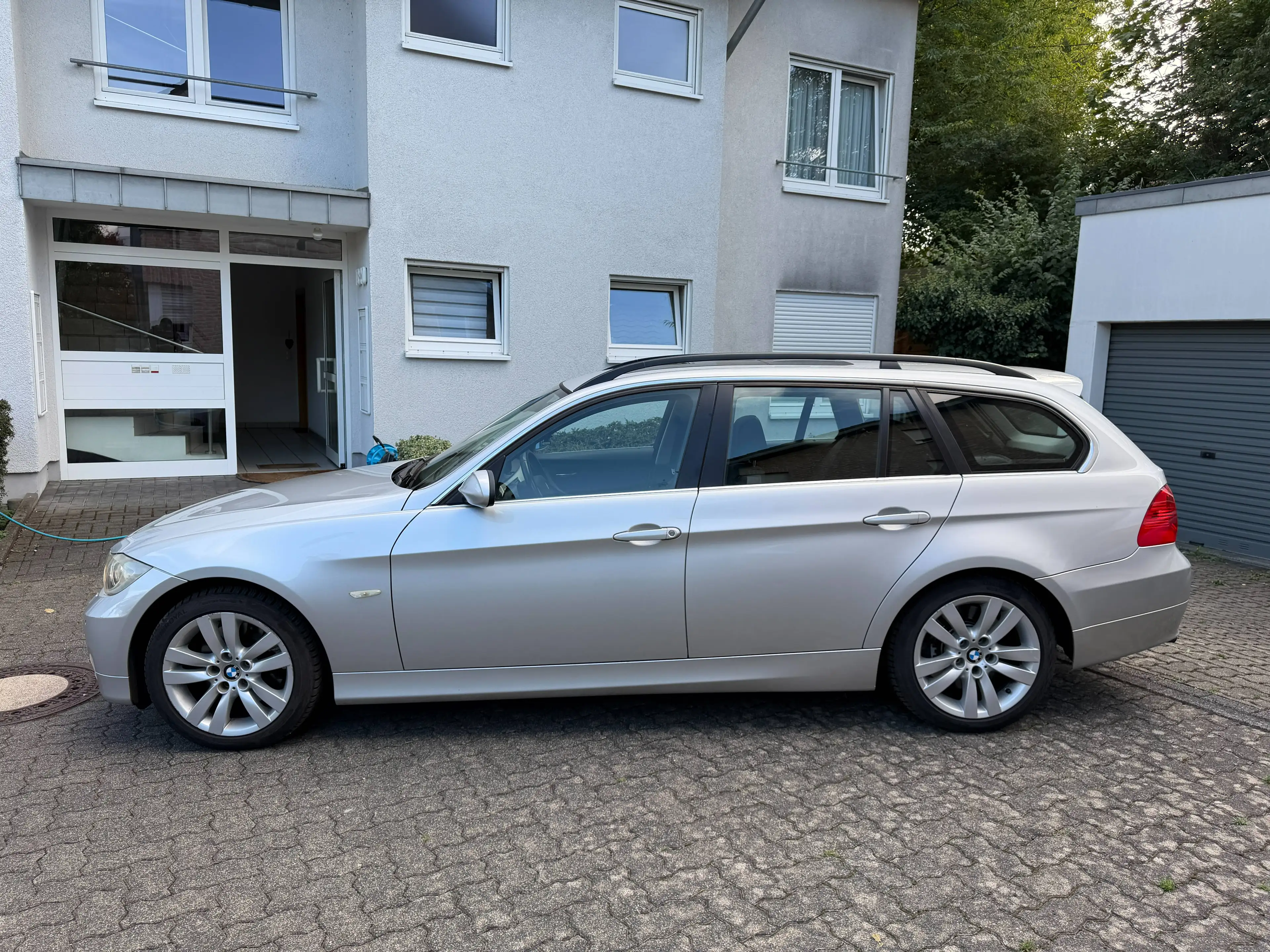 BMW 325 325 i xDrive*Panorama*Teilleder*TÜV&ServiceNEU*ReifenNEU*Xenon — photo 9