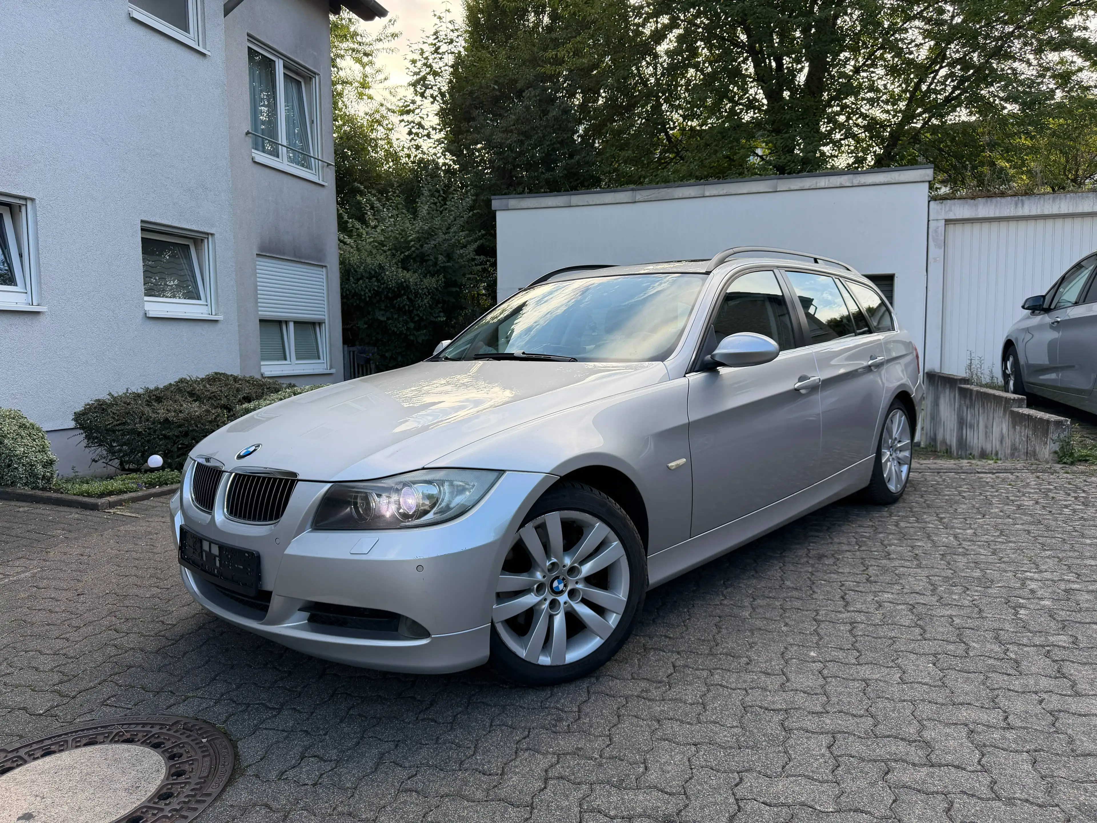 BMW 325 325 i xDrive*Panorama*Teilleder*TÜV&ServiceNEU*ReifenNEU*Xenon