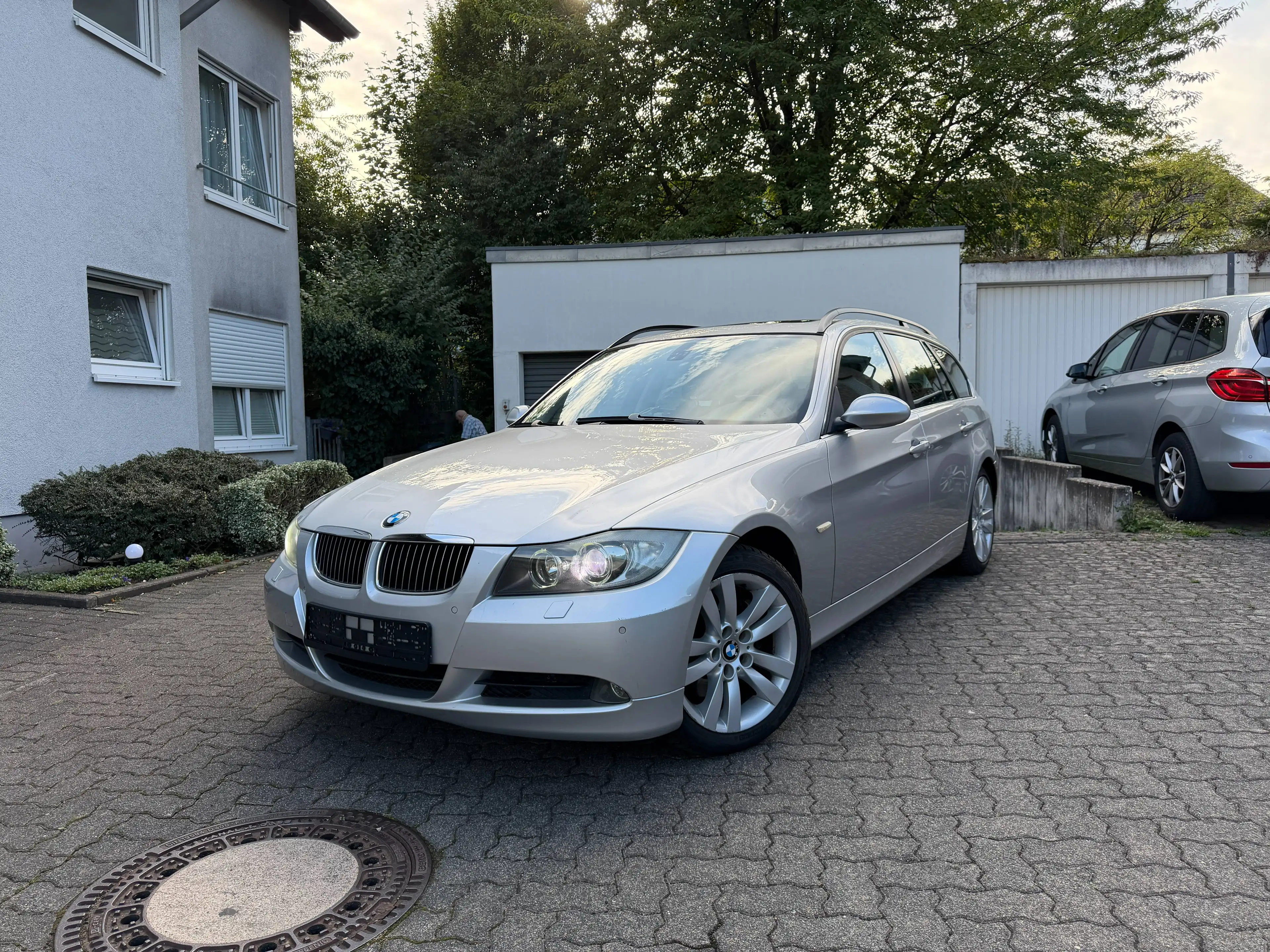 BMW 325 325 i xDrive*Panorama*Teilleder*TÜV&ServiceNEU*ReifenNEU*Xenon — photo 2
