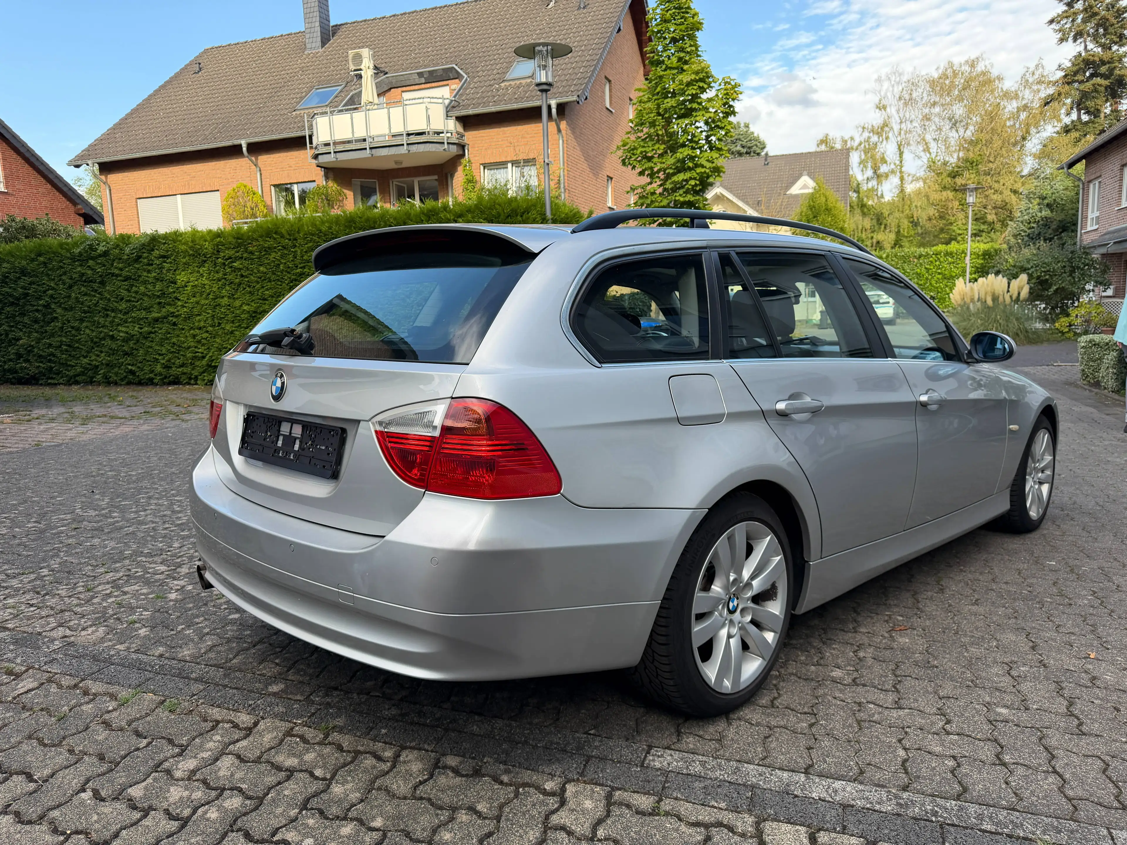 BMW 325 325 i xDrive*Panorama*Teilleder*TÜV&ServiceNEU*ReifenNEU*Xenon — photo 6