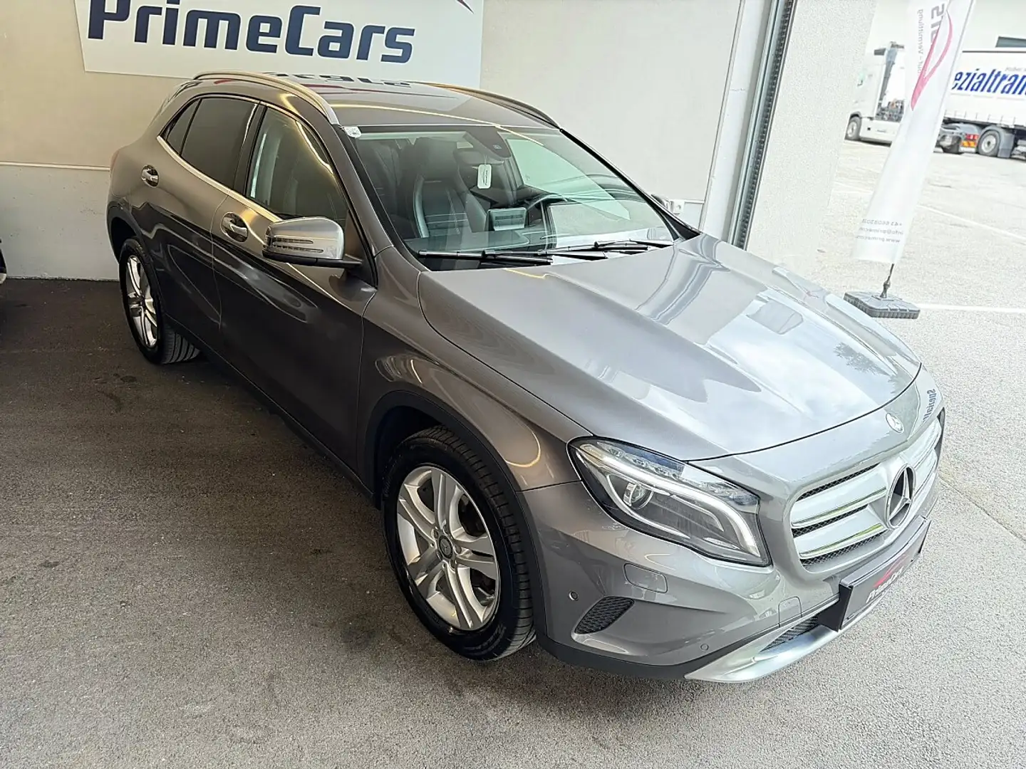 Mercedes-Benz GLA 200 d 4MATIC Aut./URBAN-LINE/NAVI/BI-XENON/ALLRAD/ Grau - 2