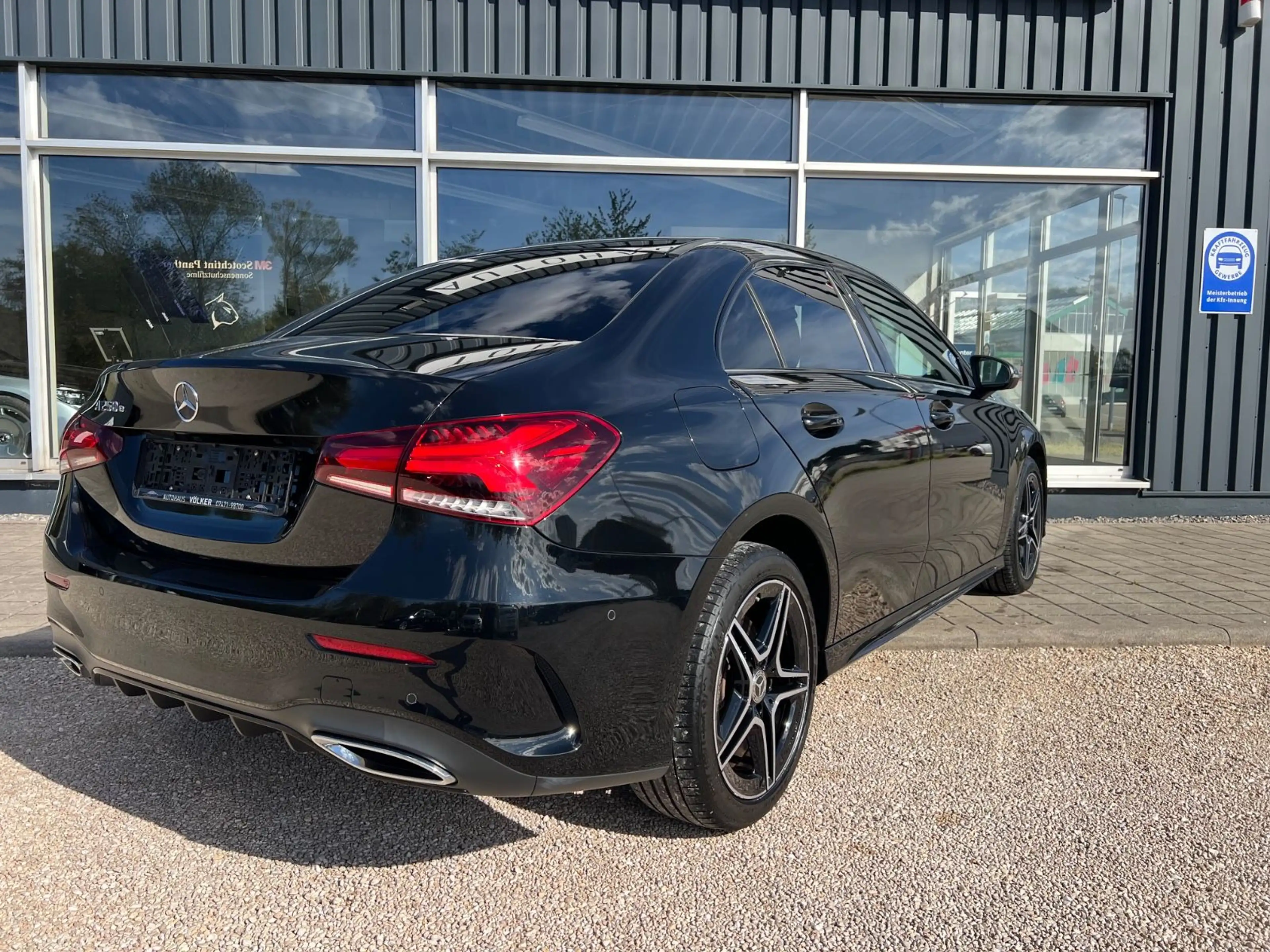 Mercedes-Benz A 250 AMG A 250 e Limousine+Night-Paket+ — photo 4