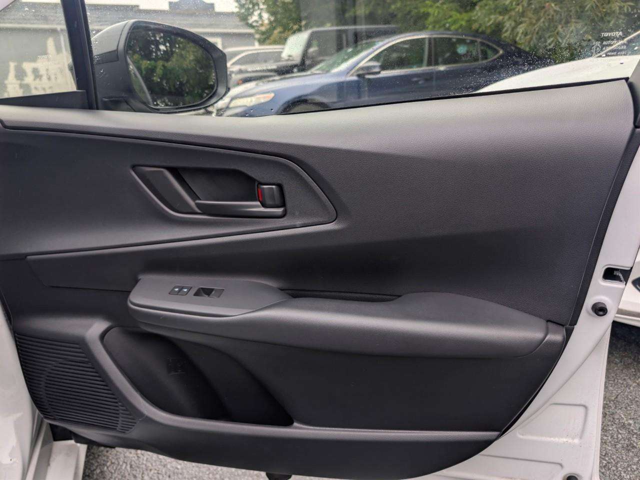 2026 Toyota Prius SE PLUG IN HYBRID! SAVE ON GAS! — photo 1