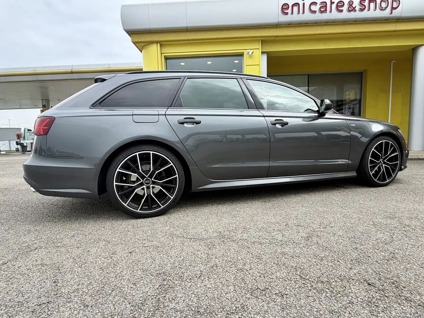Audi A6 A6 Avant 2,0 TDI Quattro S-Line All Black AHK RFK Grau - 1