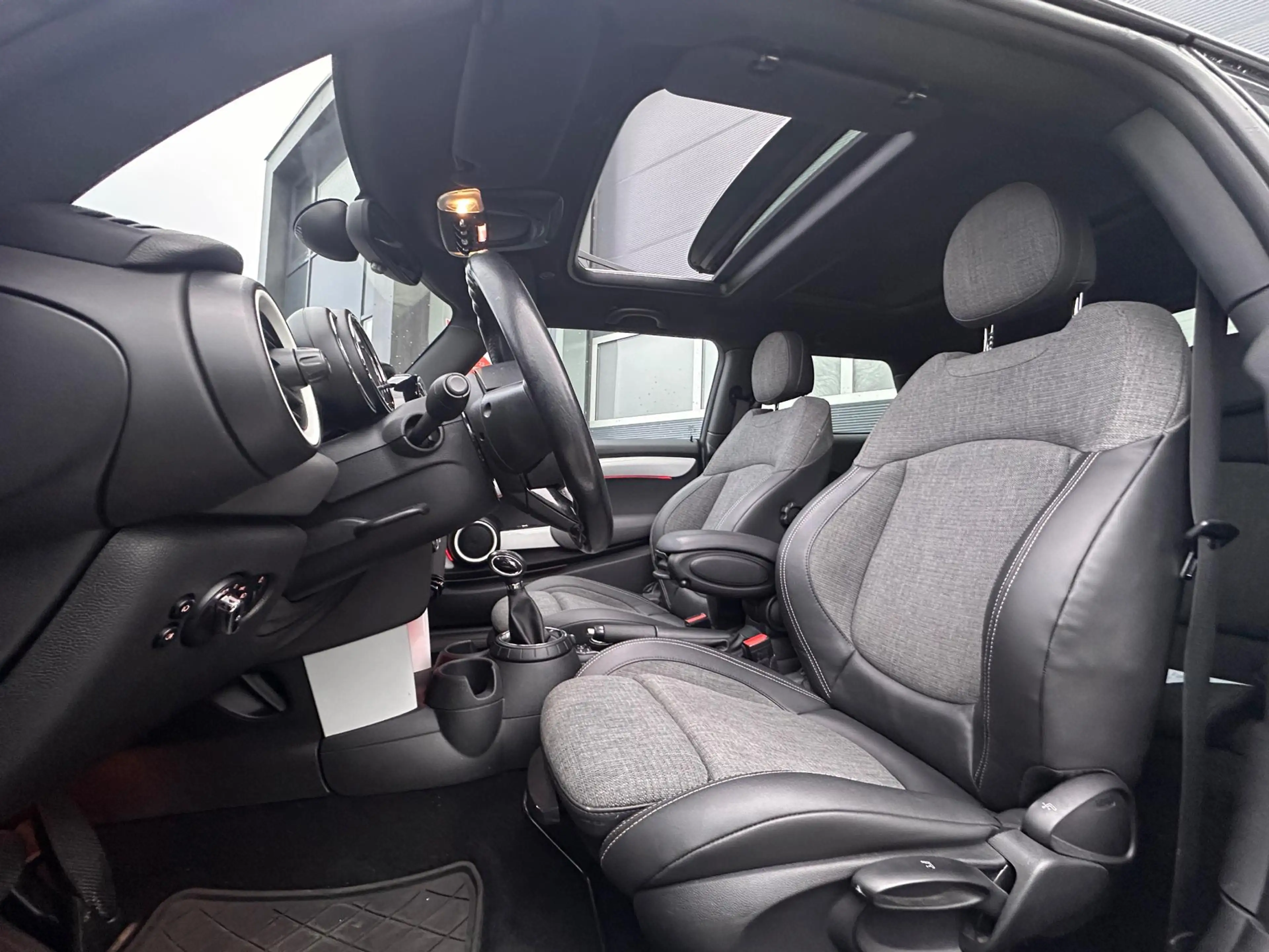 MINI Cooper S 2.0 Automaat Pano Stoelverwarming Navi — photo 4
