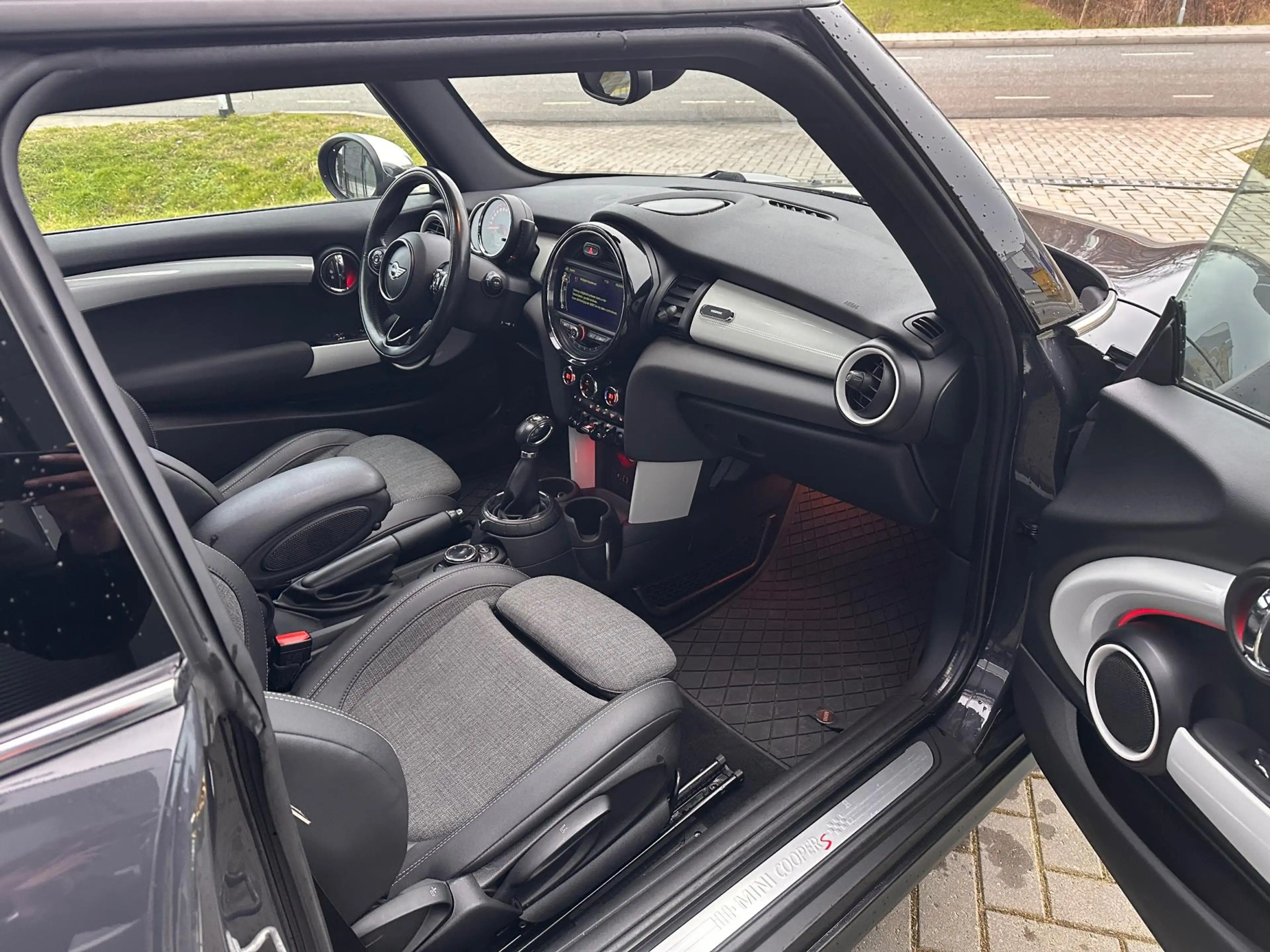 MINI Cooper S 2.0 Automaat Pano Stoelverwarming Navi — photo 8