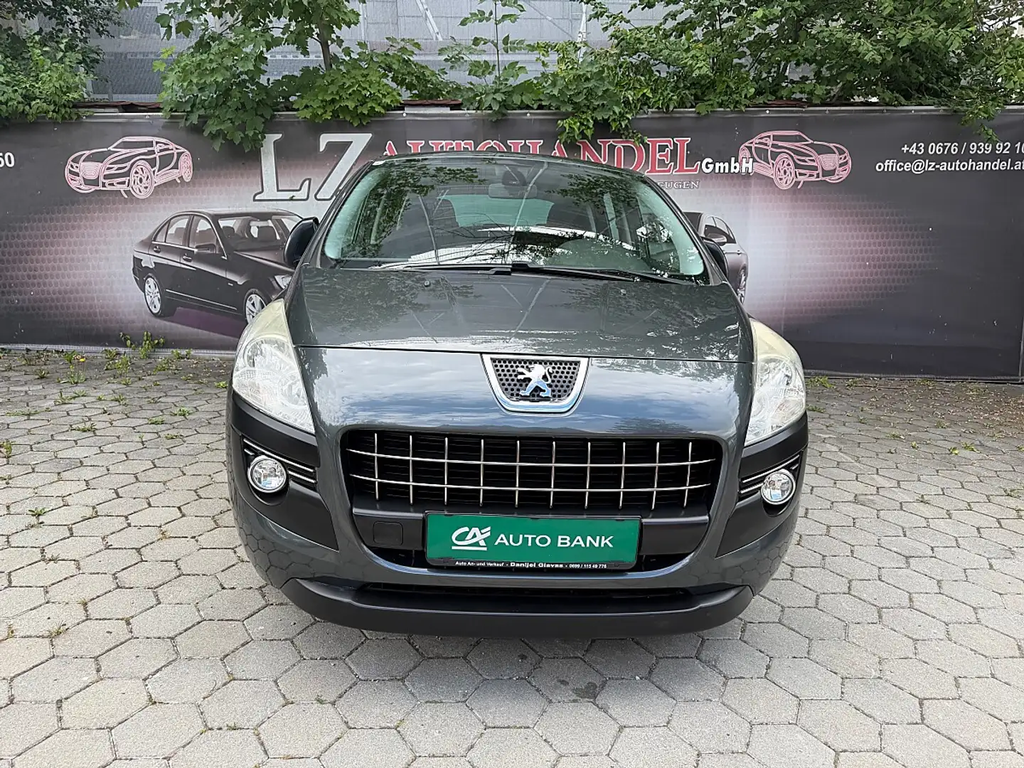 Peugeot 3008 1,6 HDi 115 FAP Active Grau - 2