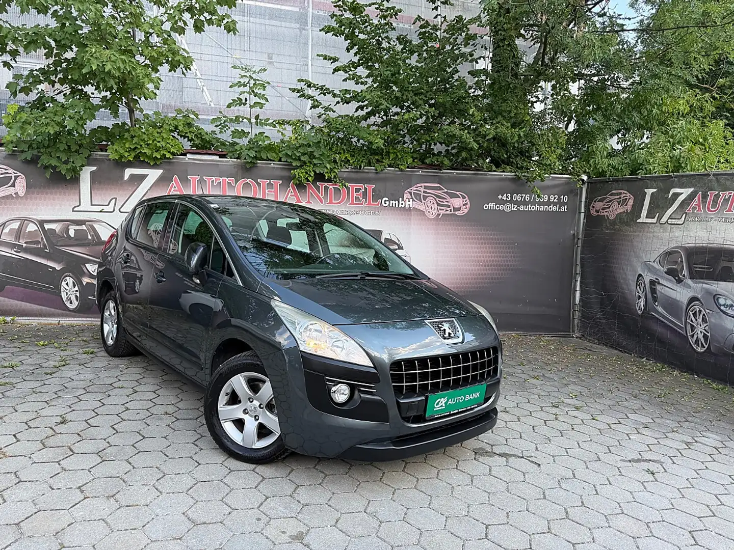 Peugeot 3008 1,6 HDi 115 FAP Active Grau - 1